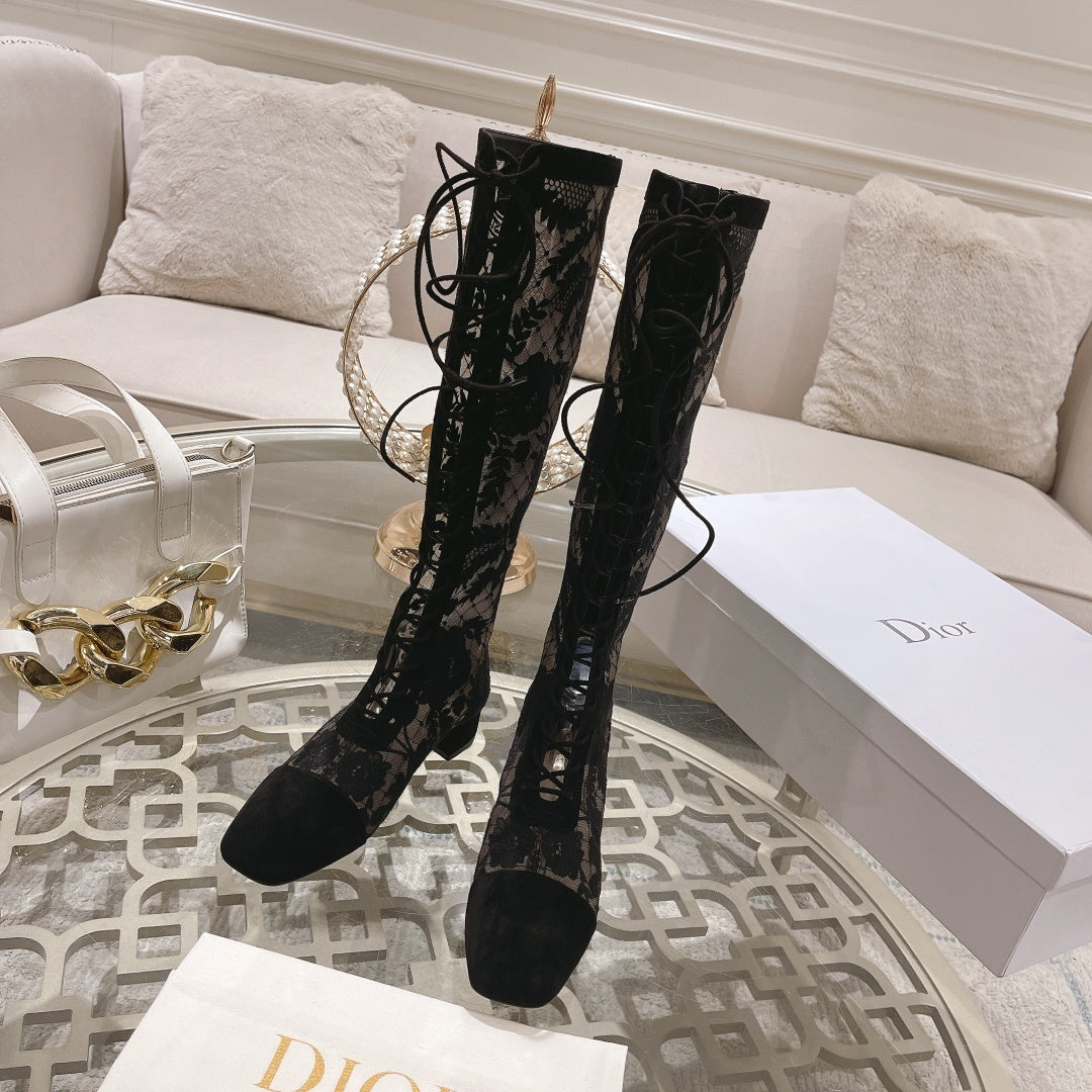 BLACK LACE KNEE-HIGH LACE-UP BOOTS WITH BLOCK HEEL