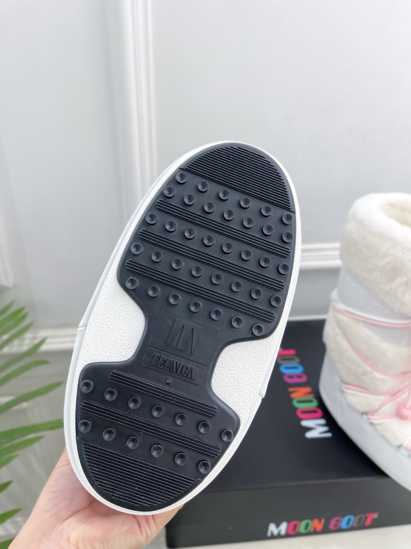 WHITE FAUX FUR LINED WINTER BOOTS WITH PINK HEART LACES