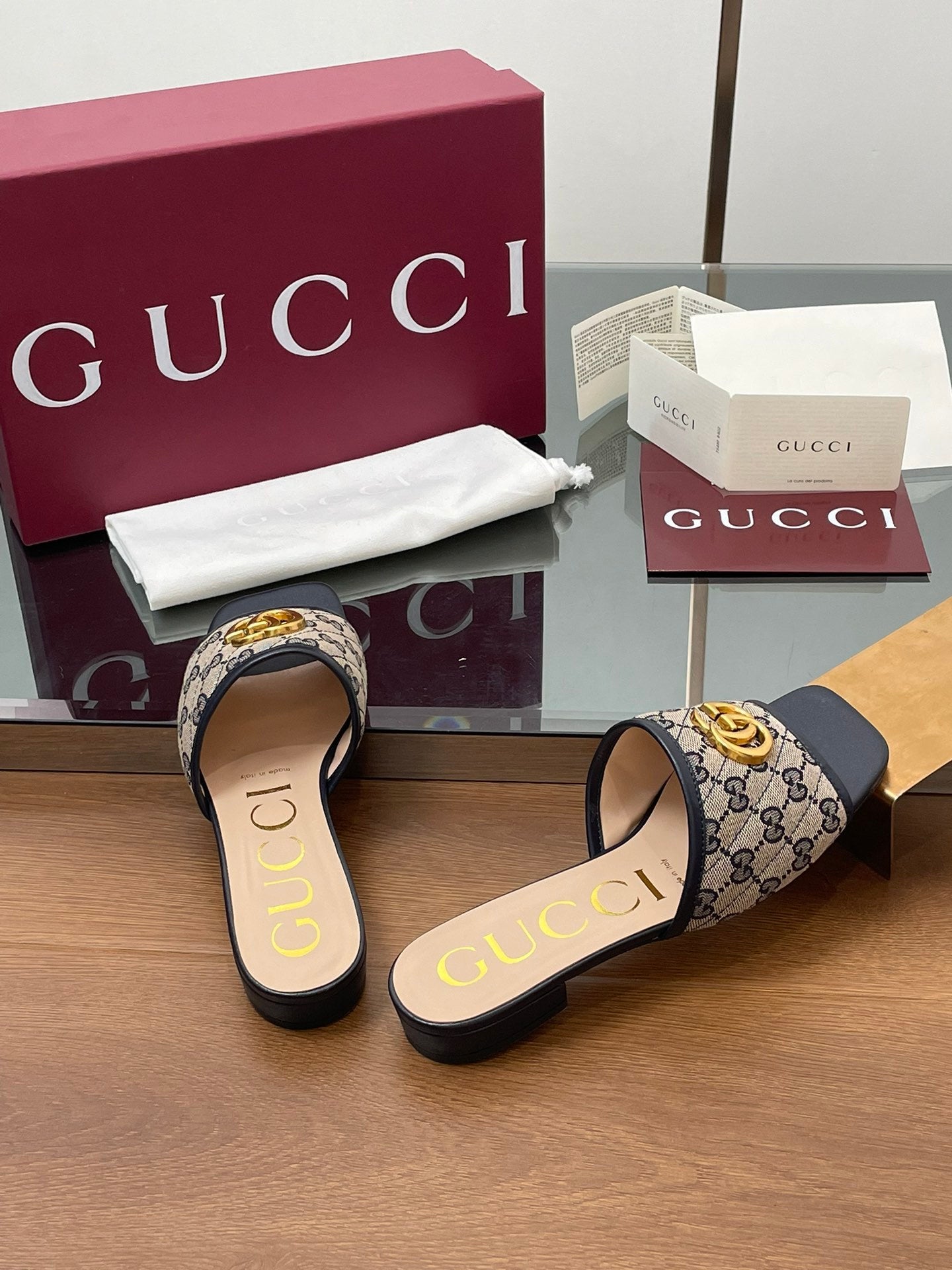 MONOGRAM FLAT LOGO SLIDES