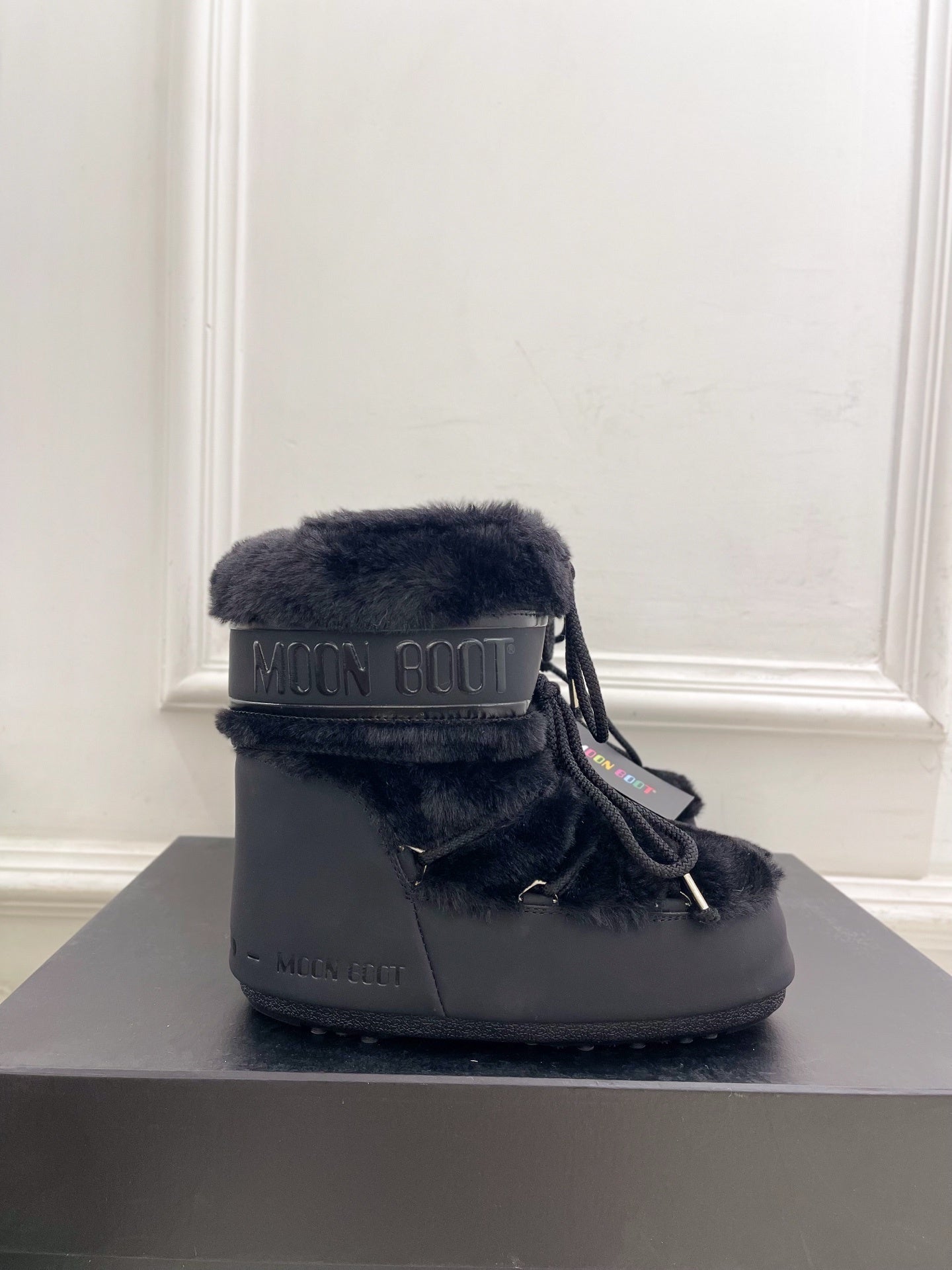 BLACK FAUX FUR LINED WINTER BOOTS