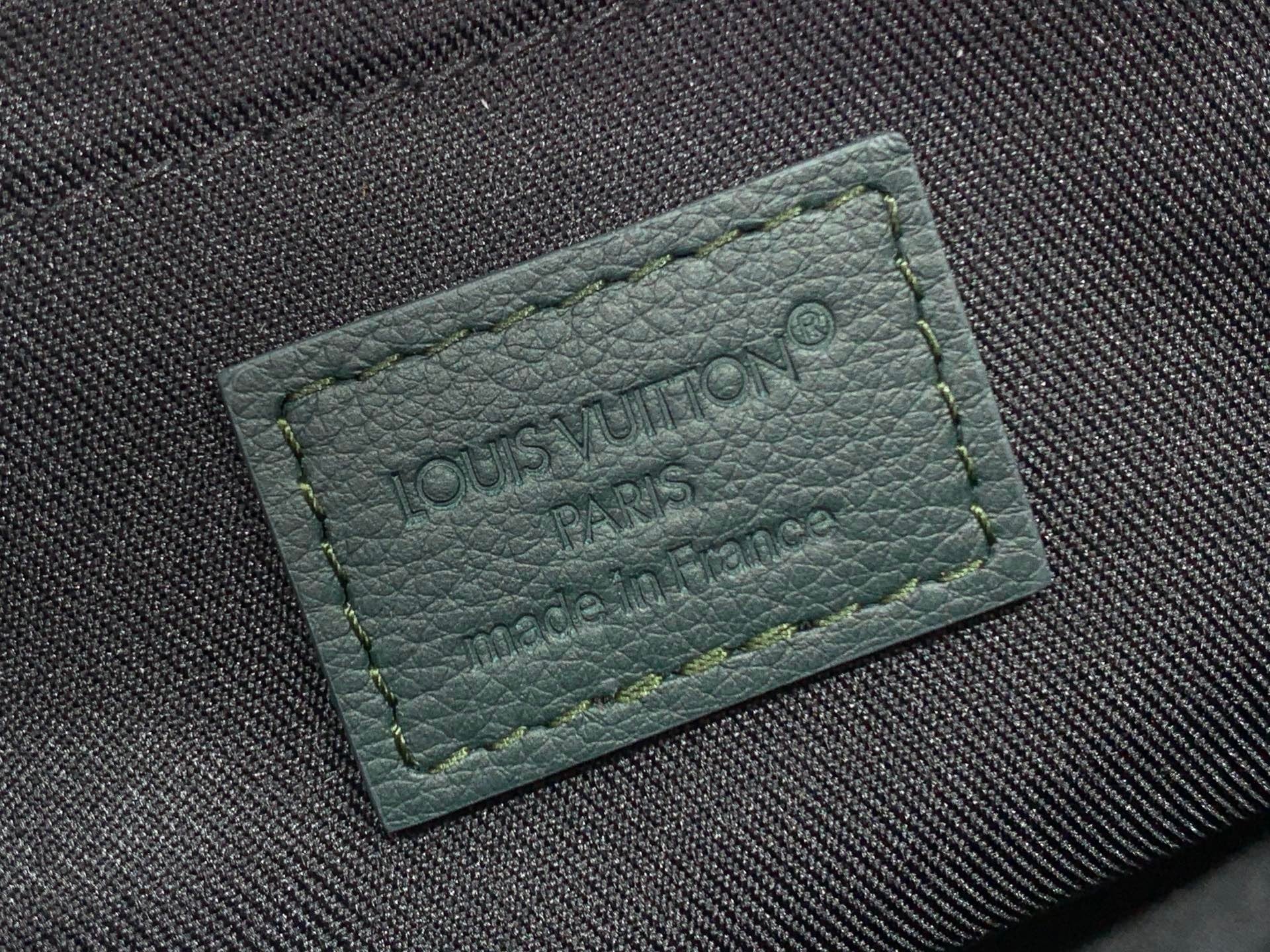 SPORTY BARREL CROSSBODY BAG