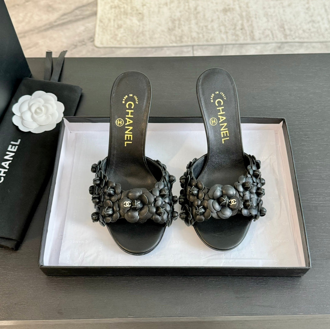 FLORAL BLACK HEELS