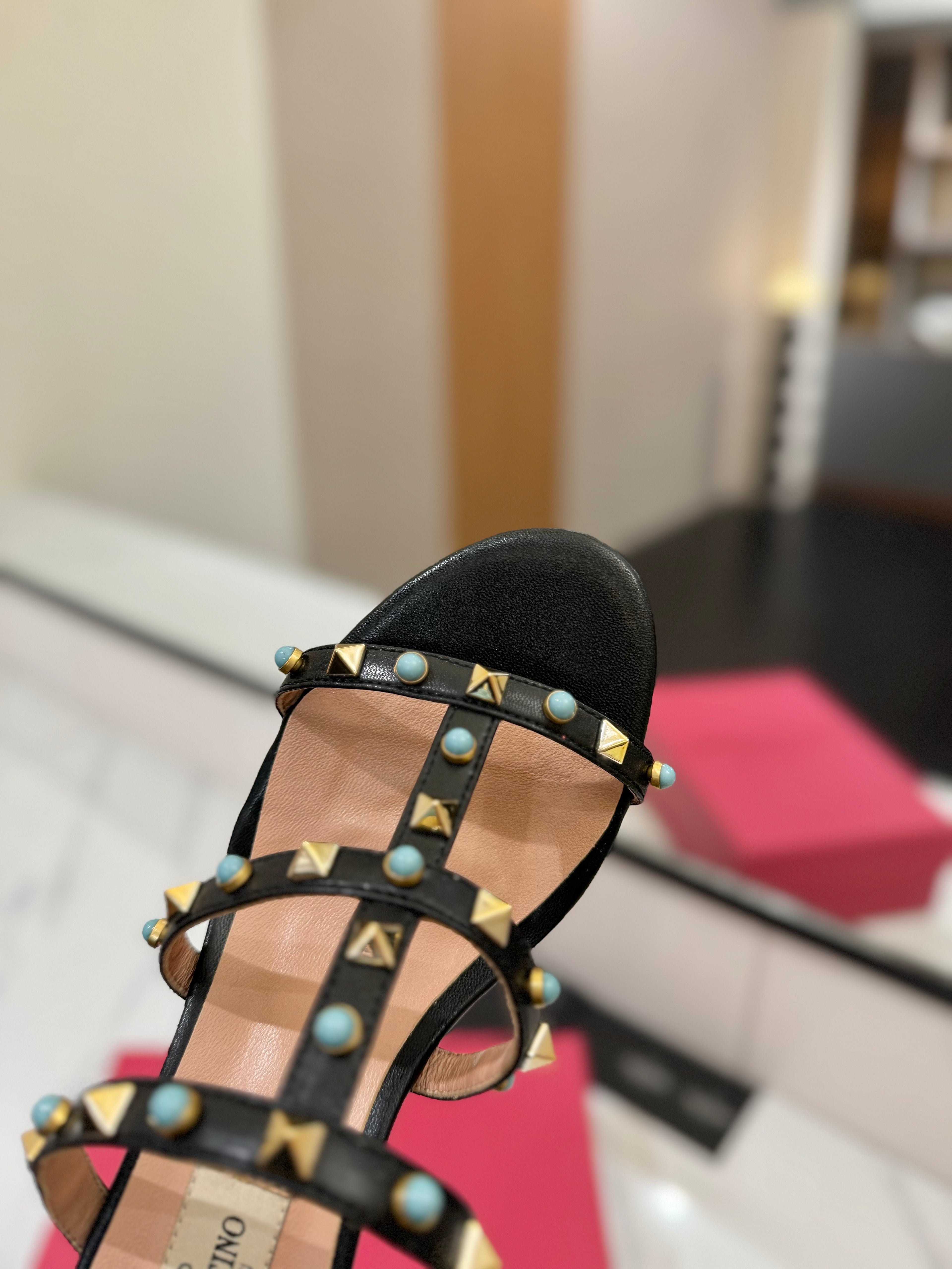 STUDDED STRAP MID-HEEL SANDALS – BLACK WITH TURQUOISE DETAILS