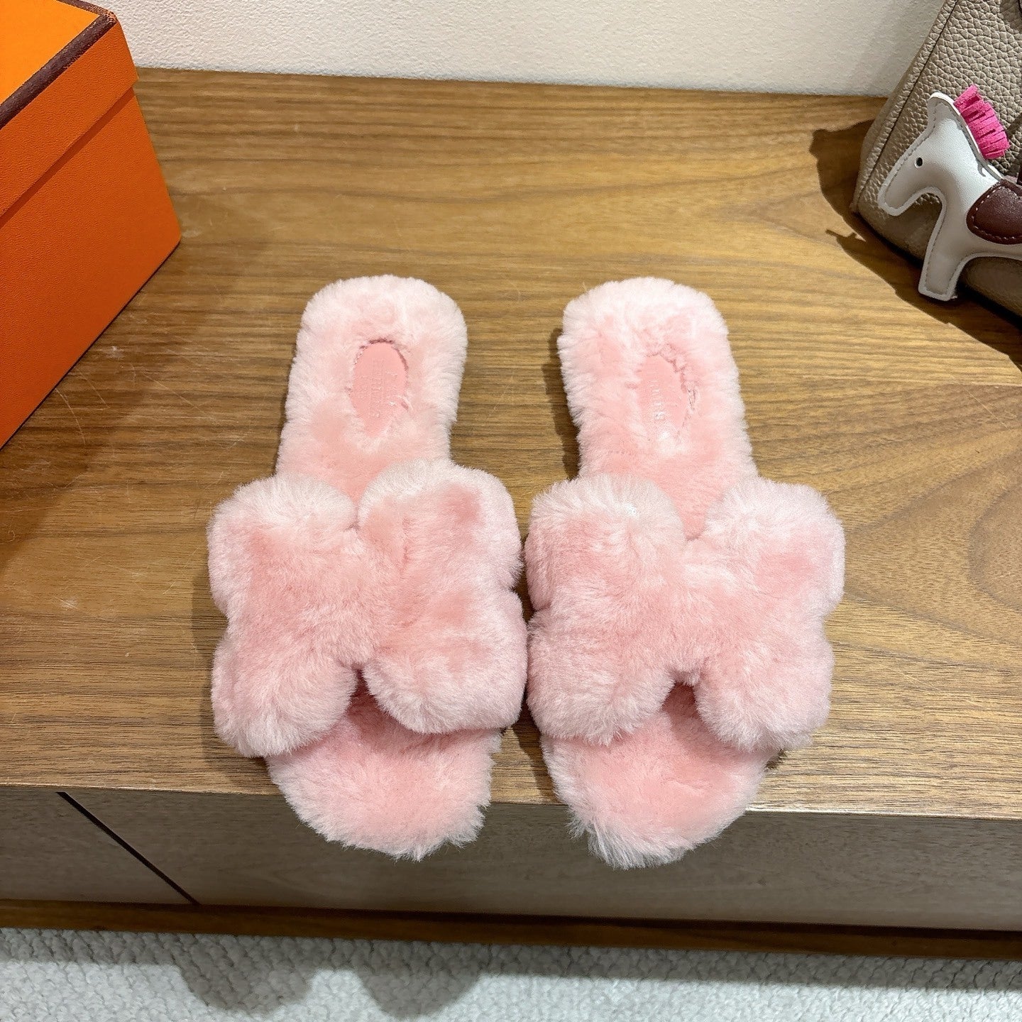 PINK FAUX FUR SLIDE SLIPPERS