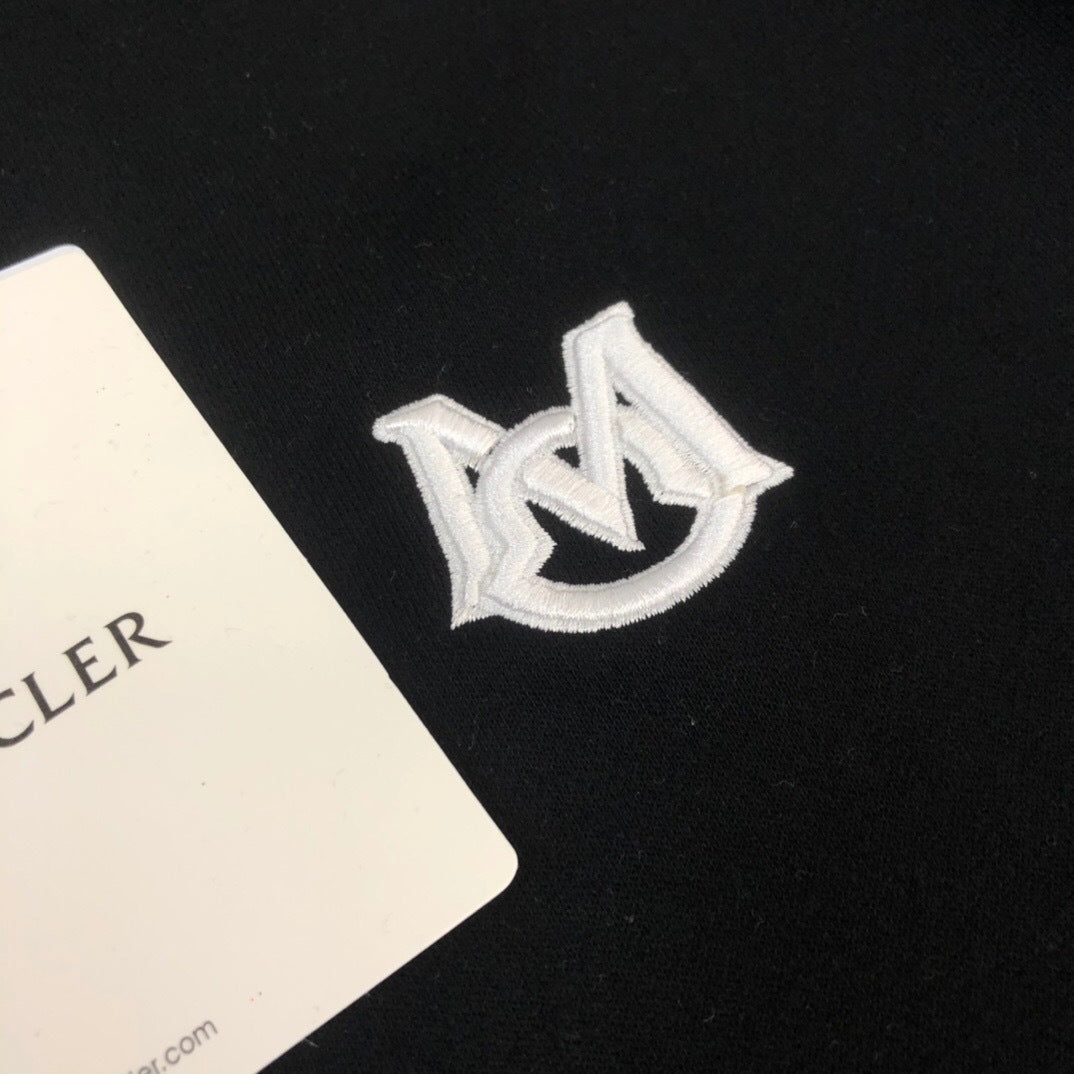 SIGNATURE GRAPHIC SLEEVE LOGO SWEATSHIRT