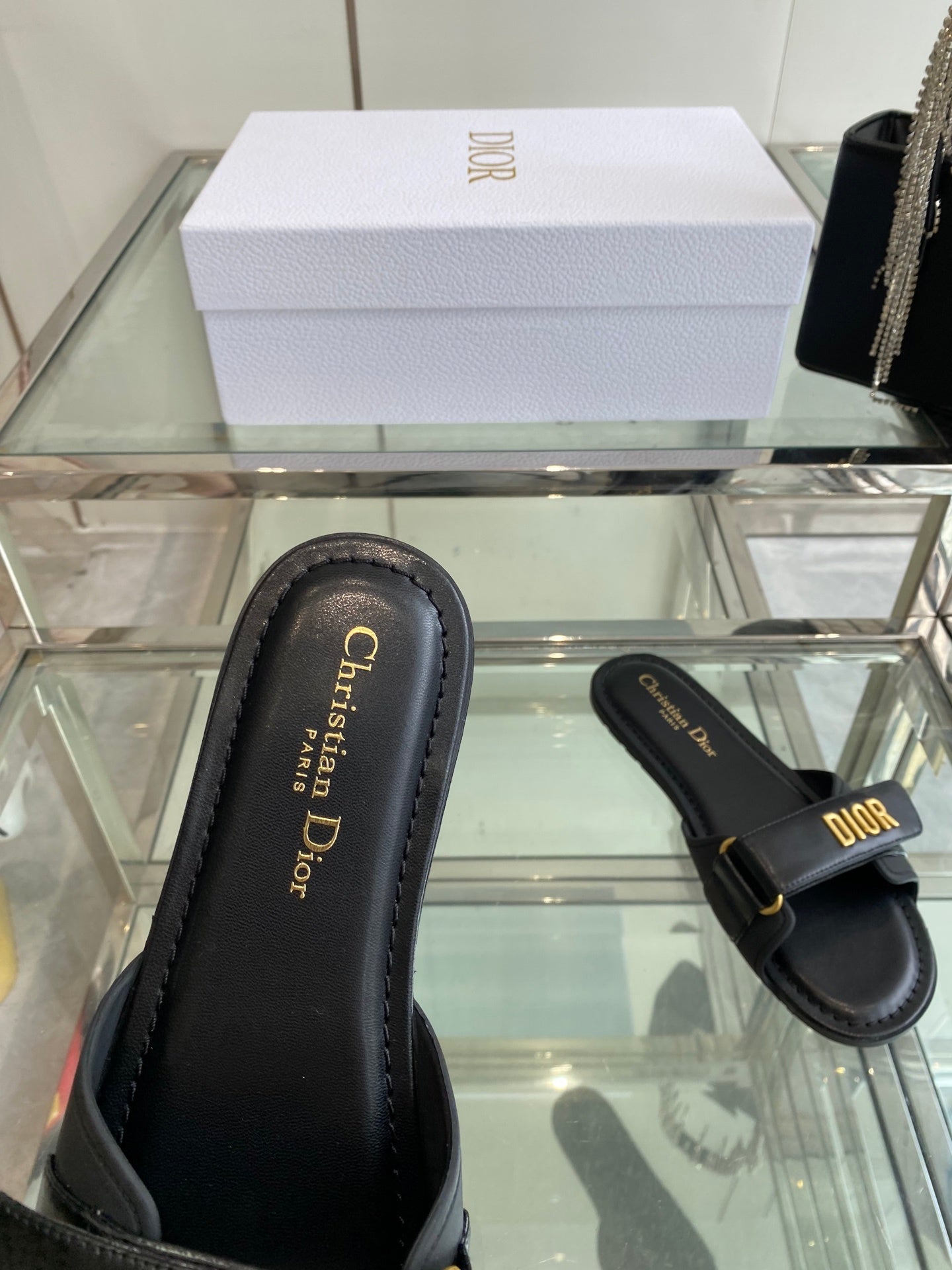 BLACK LOGO STRAP FLAT SLIDES