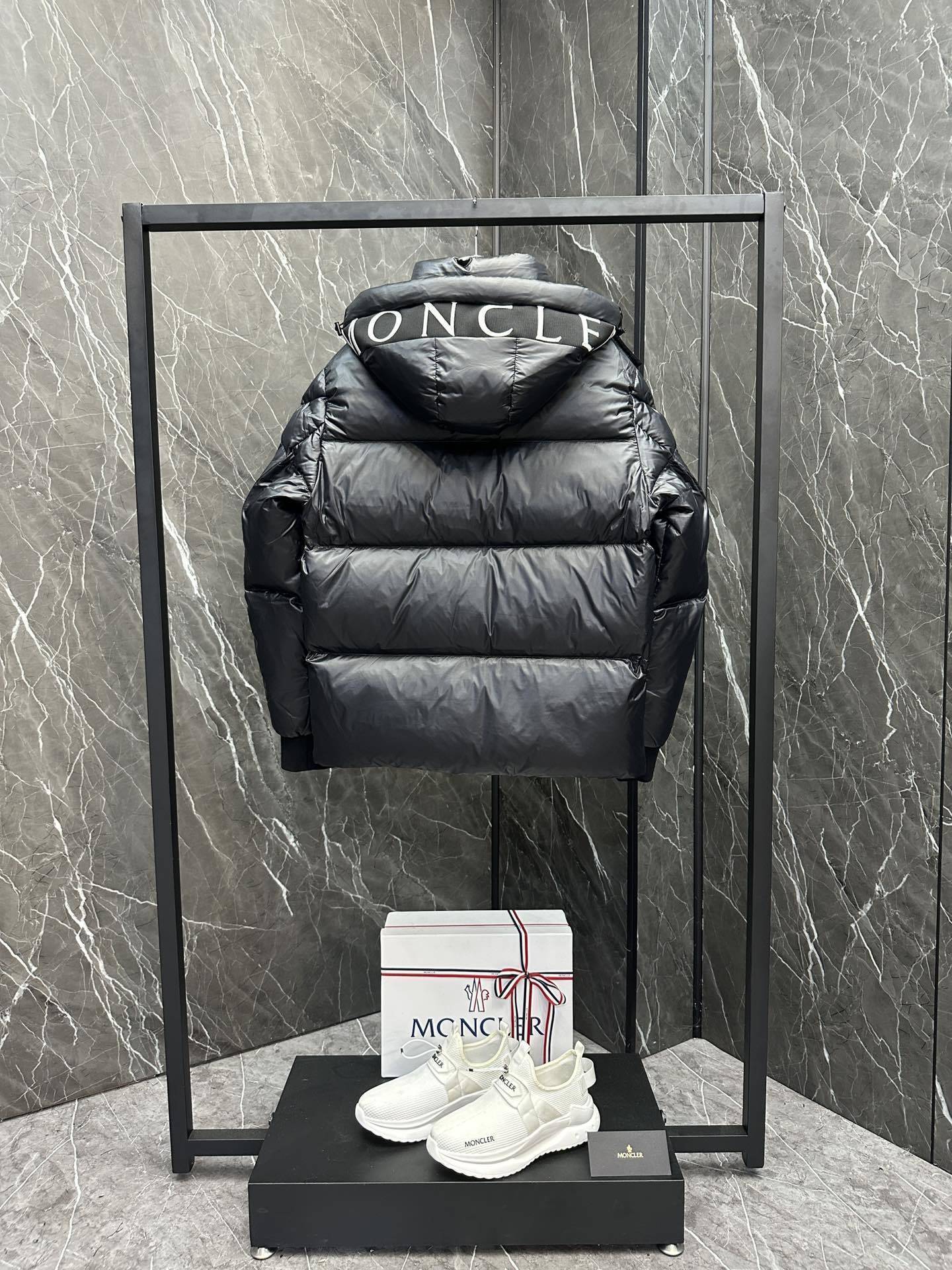 LOGO HOODED QUILTED PUFFER JACKET