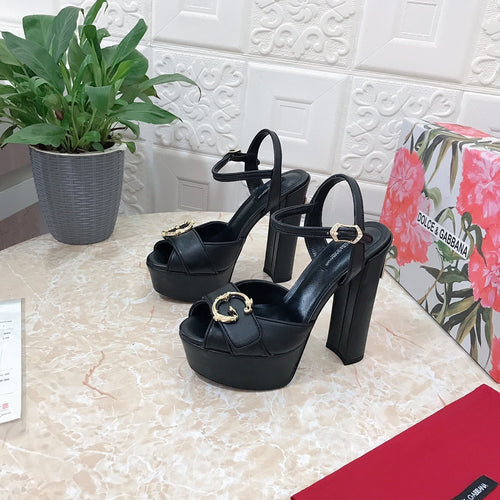 BLACK PLATFORM SANDALS WITH GOLD-TONE HARDWARE