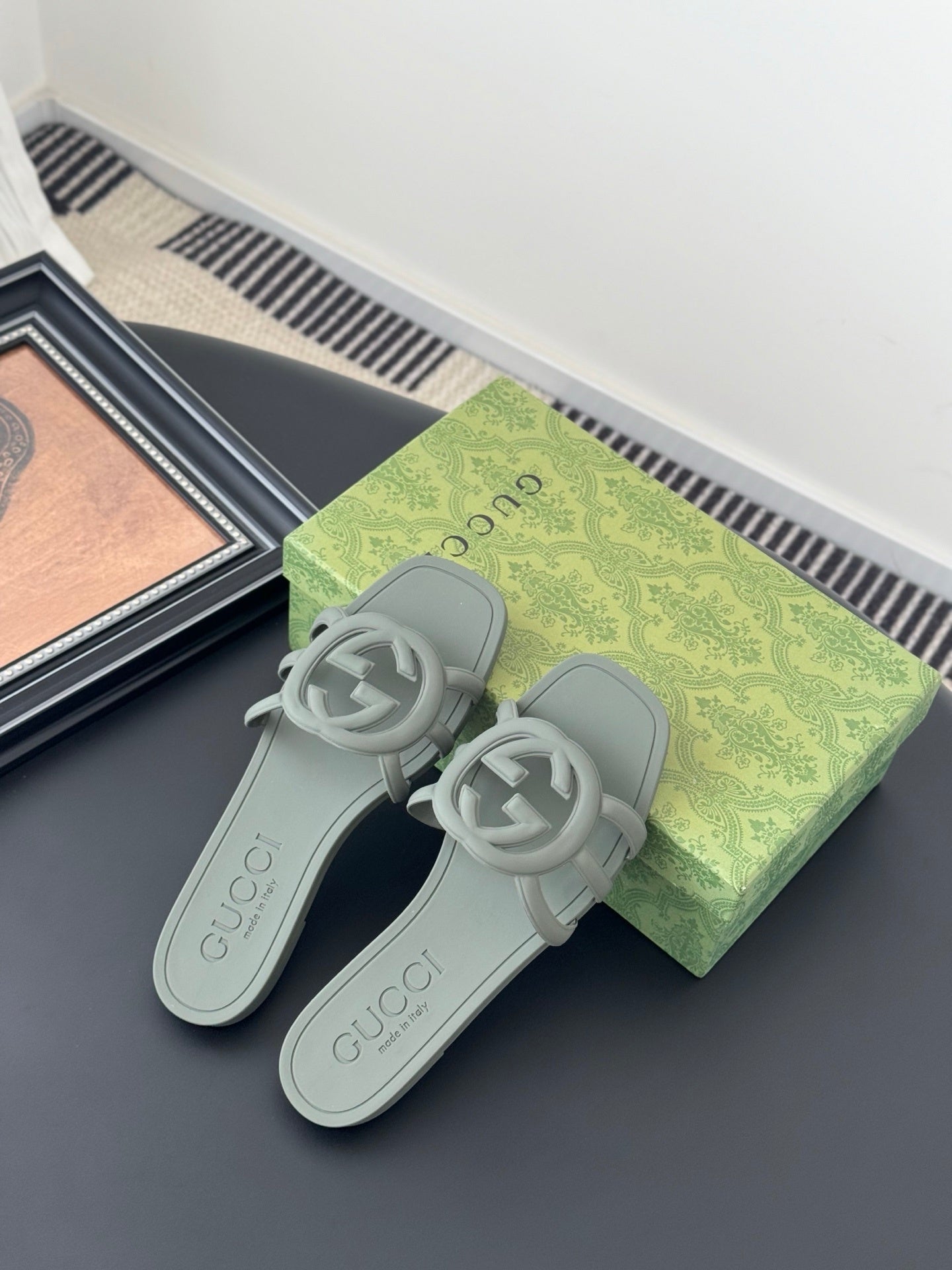 SAGE GREEN LOGO DETAIL FLAT SLIDES