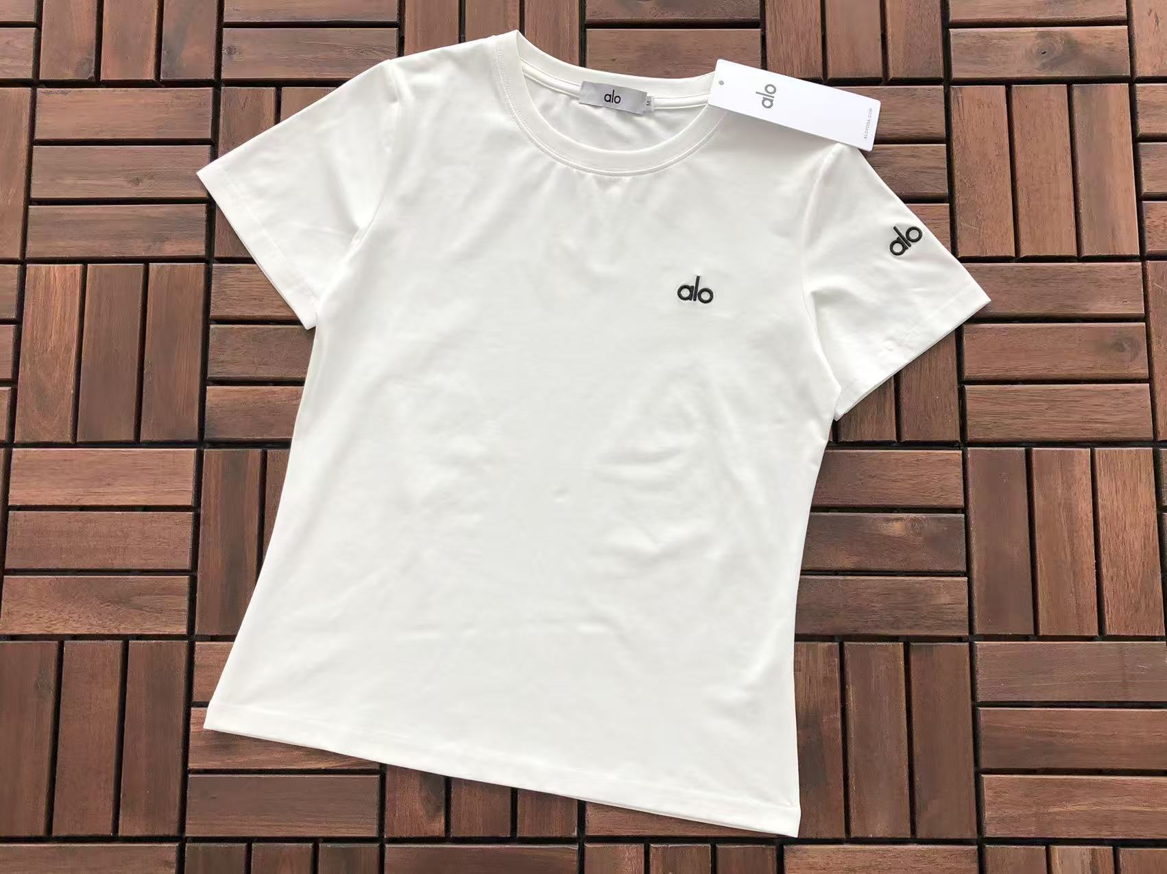 CLASSIC FIT T-SHIRT