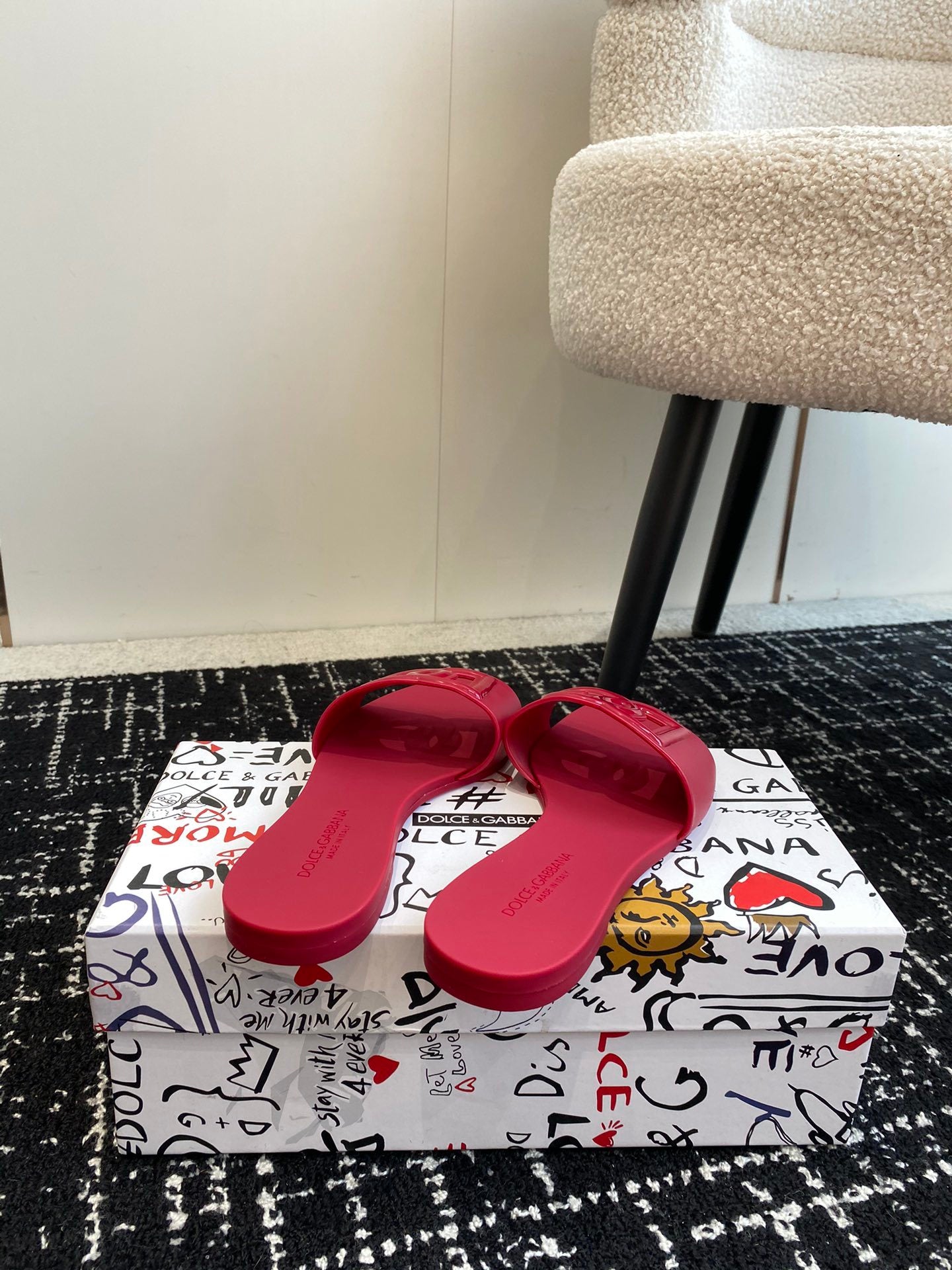HOT PINK LOGO RUBBER SLIDES
