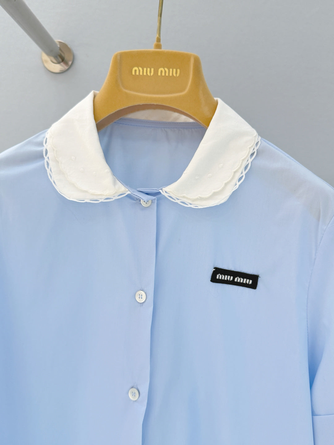 SCALLOPED COLLAR BUTTON SHIRT