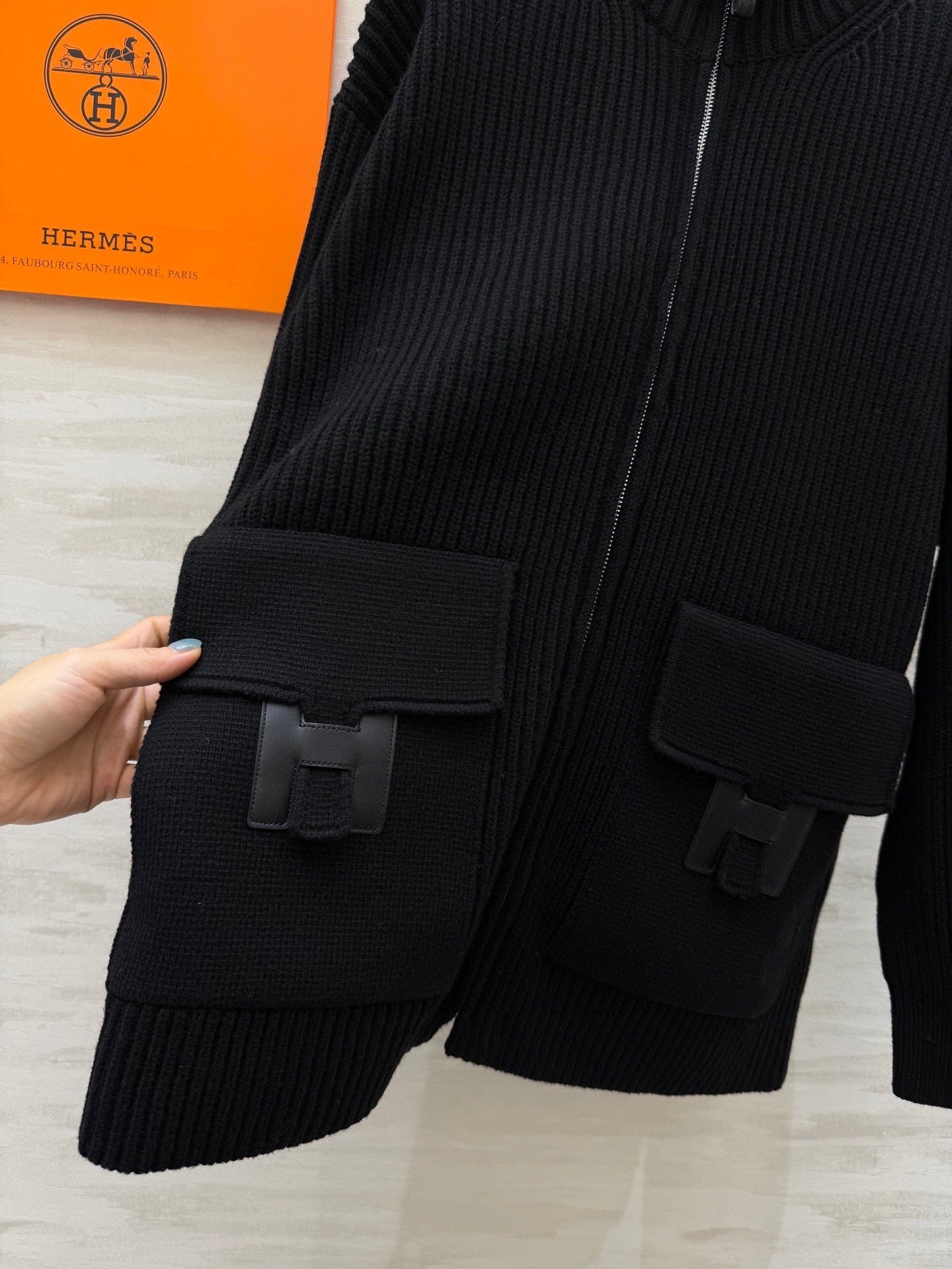 BLACK RIBBED ZIP-UP KNIT JACKET WITH UTILITY POCKETS