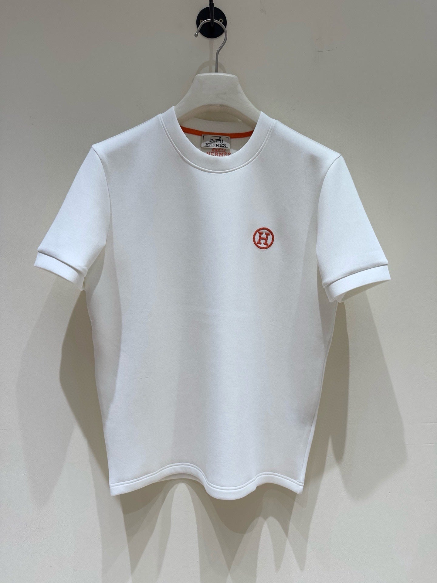 MINIMALIST WHITE SHORT SLEEVE T-SHIRT