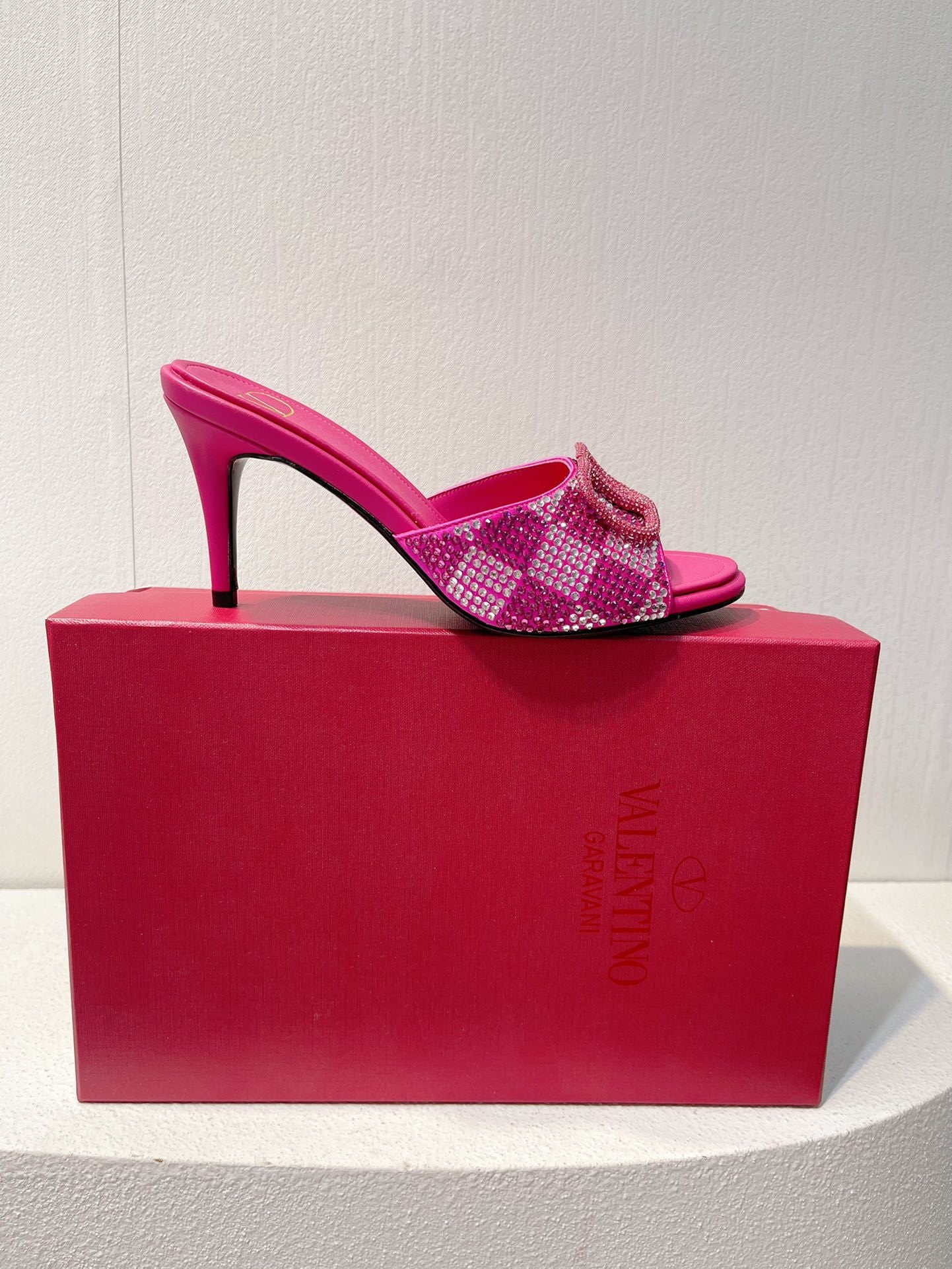 CRYSTAL EMBELLISHED MULE HEELS – HOT PINK