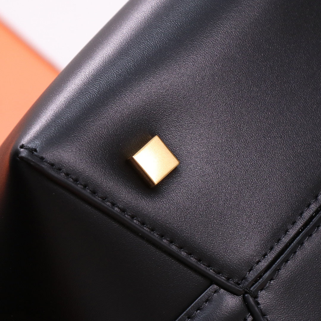 MINIMAL LEATHER SHOULDER BAG