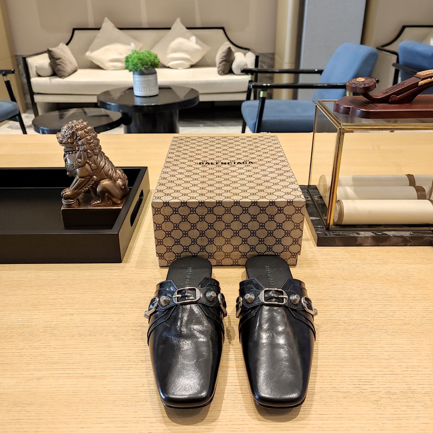 BLACK BUCKLE DETAIL FLAT MULES