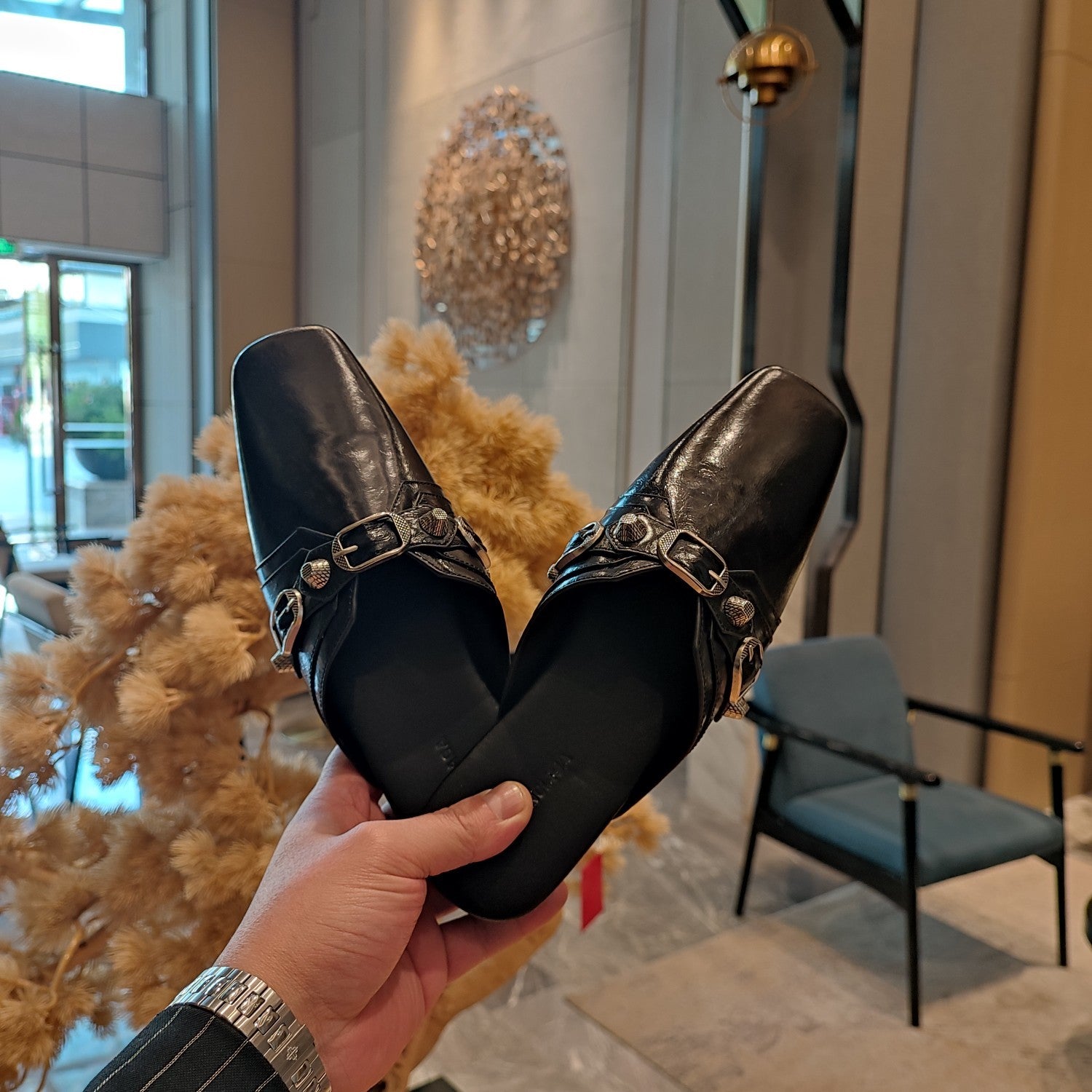 BLACK BUCKLE DETAIL FLAT MULES