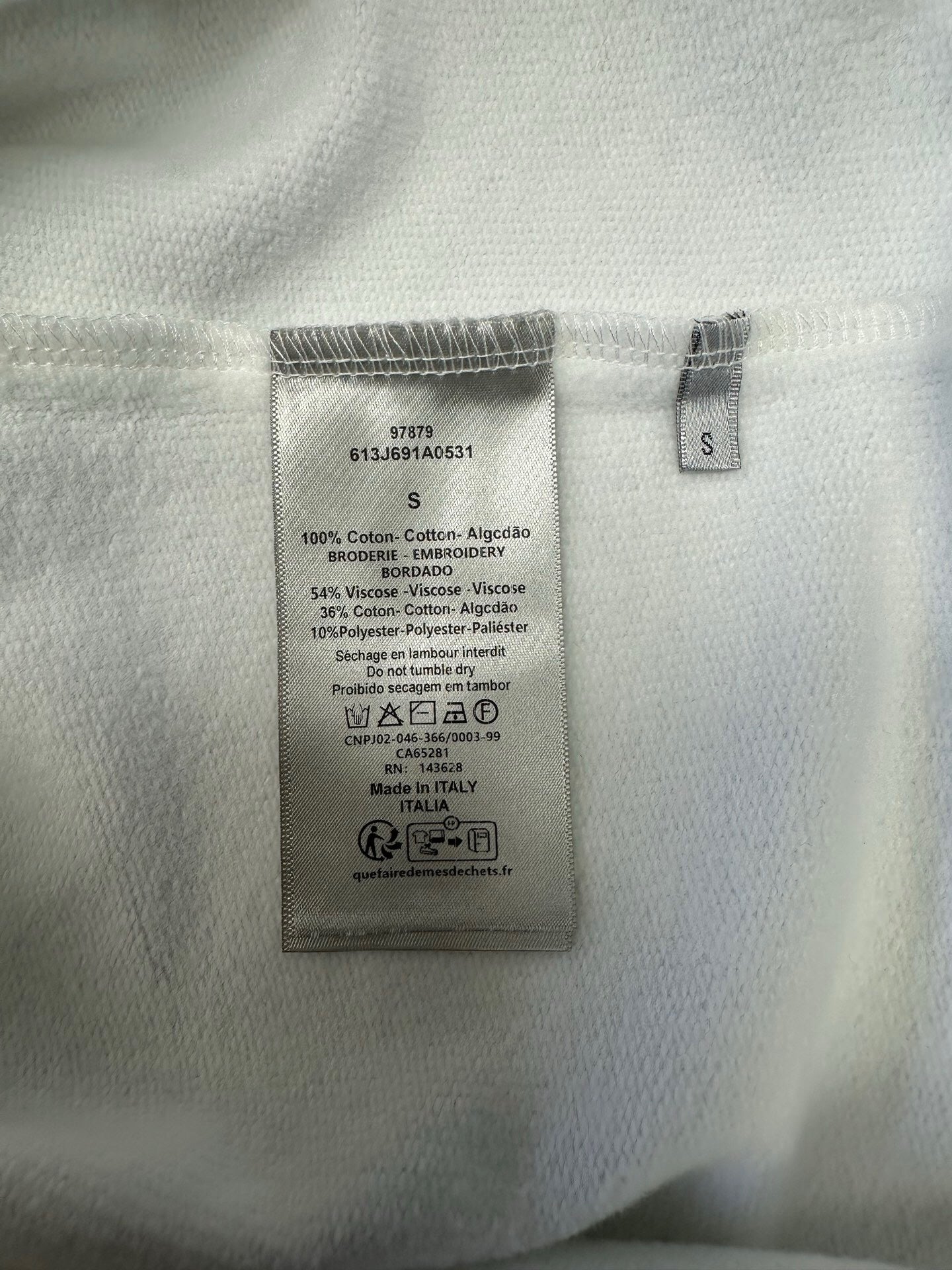 MINIMAL EMBROIDERED HOODIE