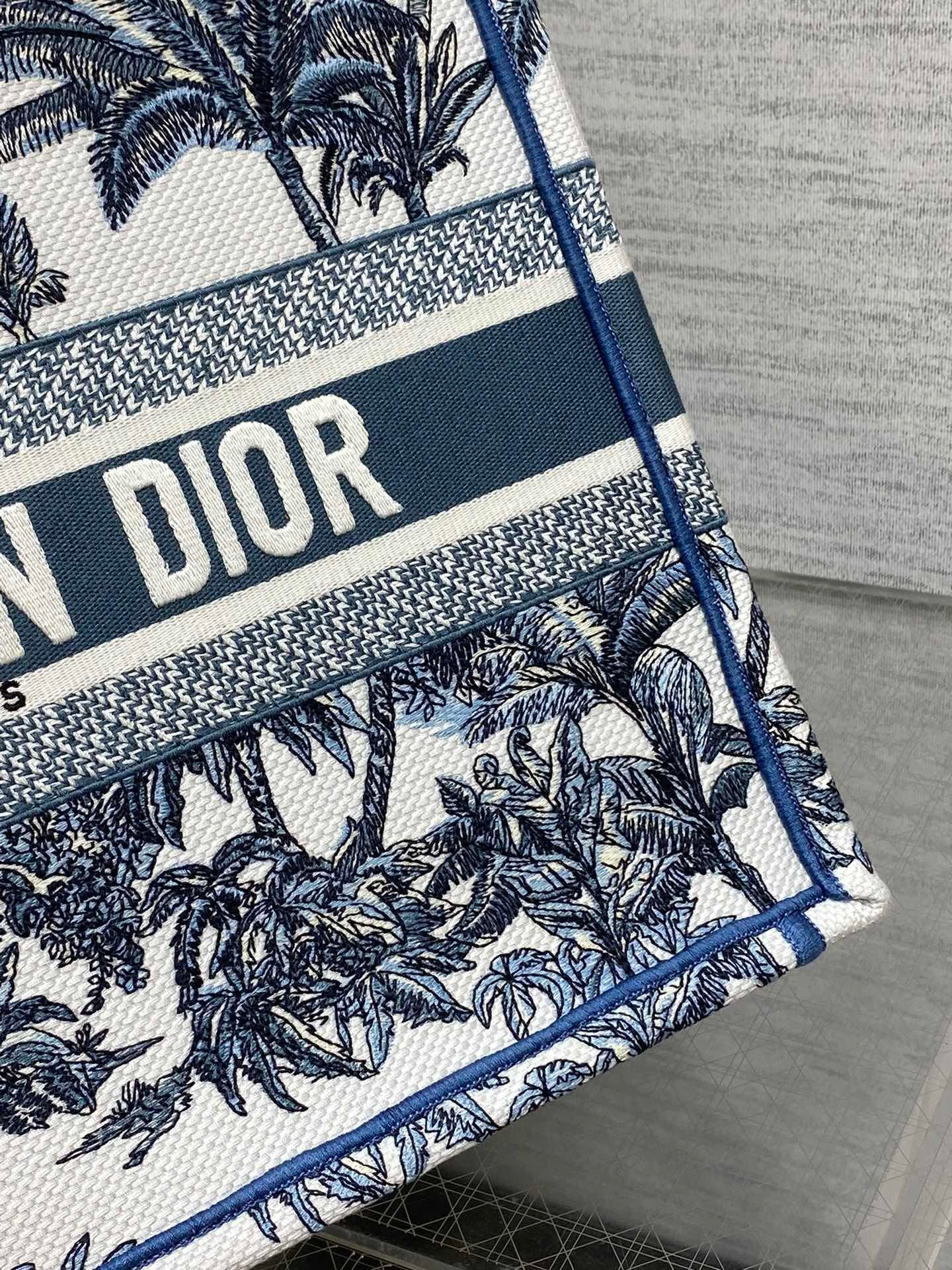 LARGE CANVAS TOTE WITH BOTANICAL PRINT