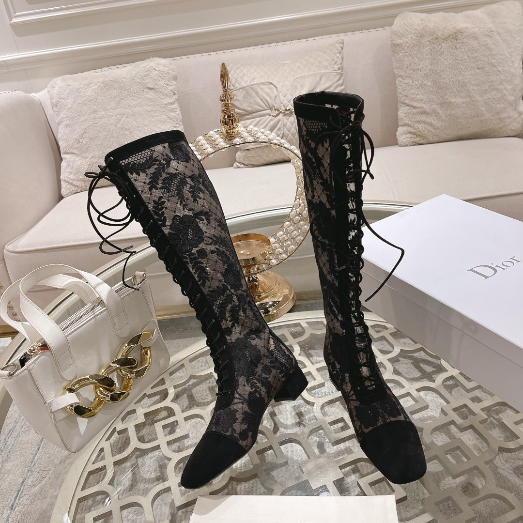 BLACK LACE KNEE-HIGH LACE-UP BOOTS WITH BLOCK HEEL