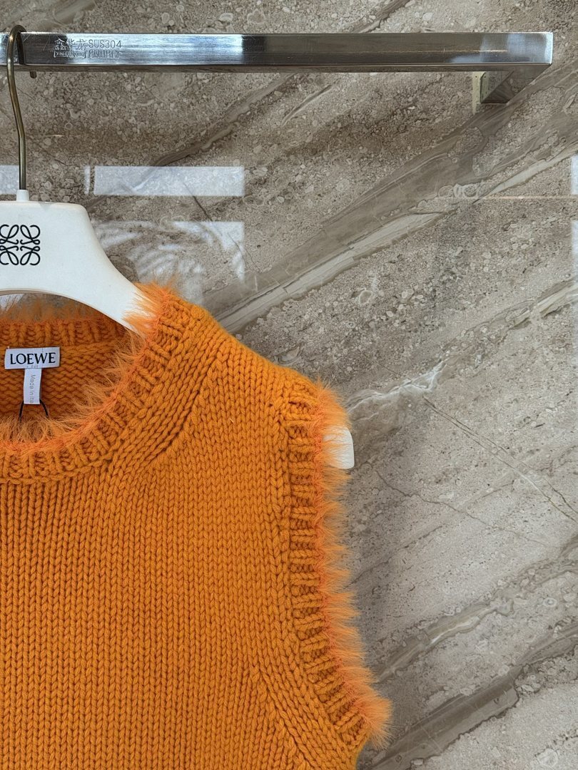 TEXTURED KNIT SLEEVELESS SWEATER