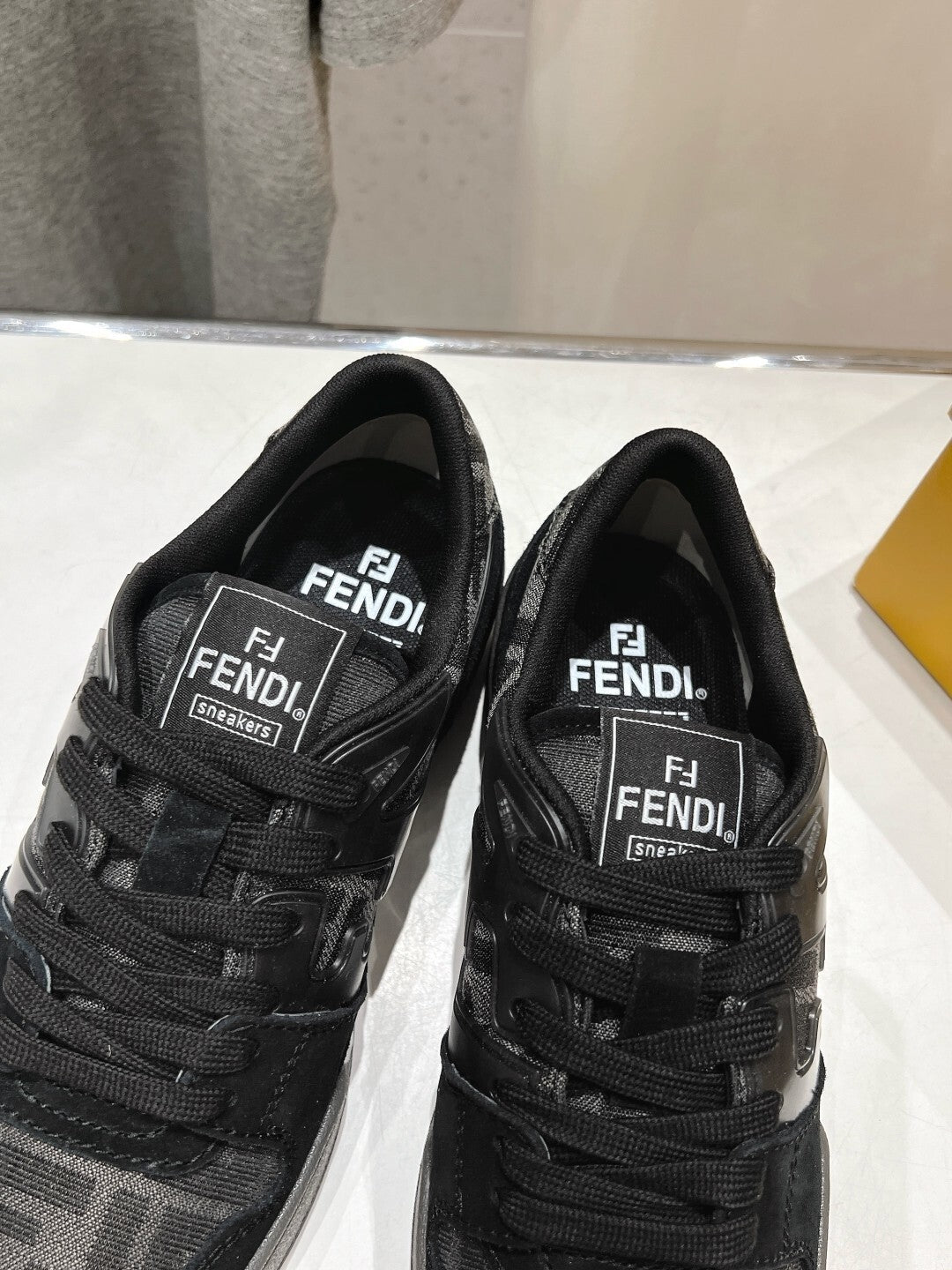 BLACK LOW-TOP URBAN SNEAKERS WITH TONAL DETAILING