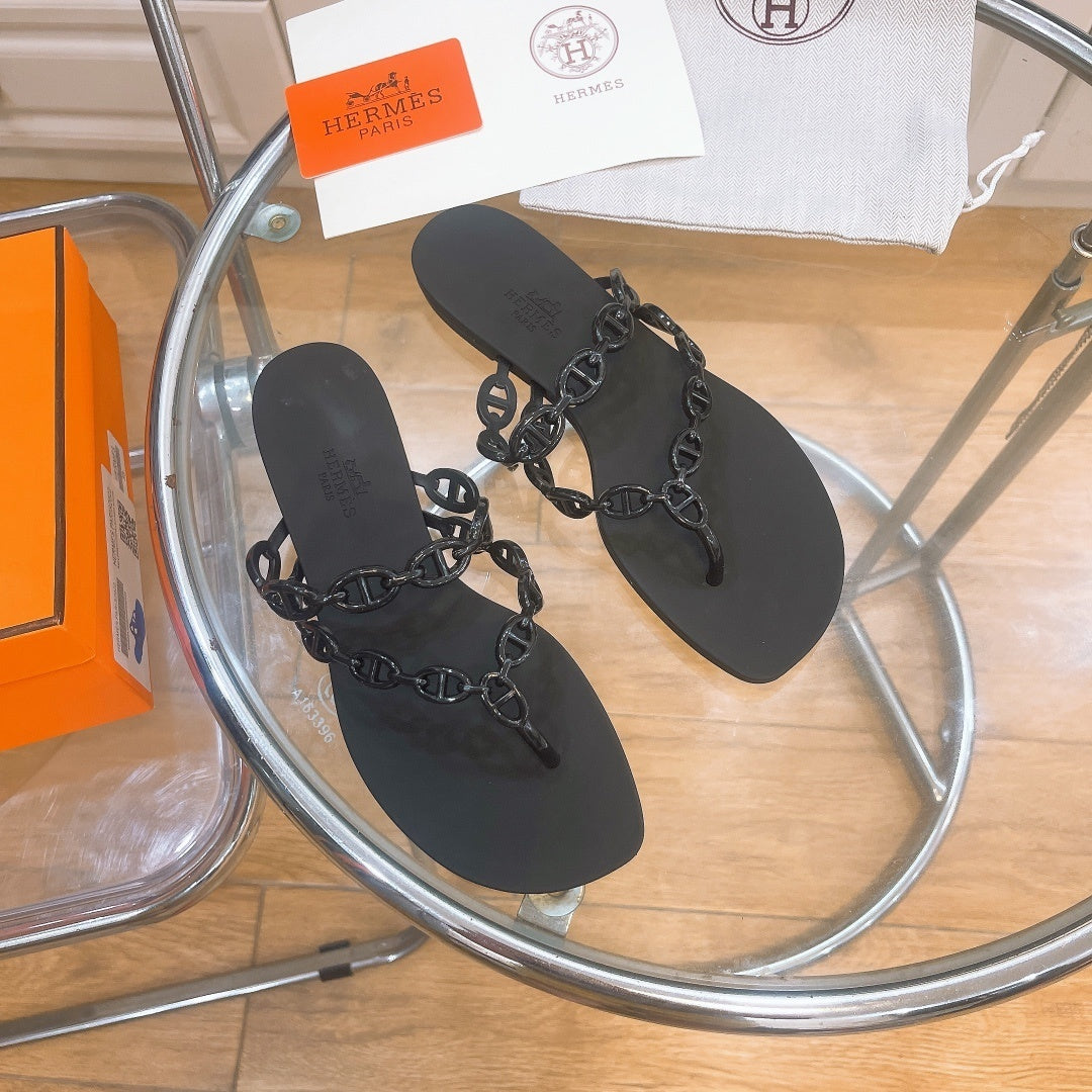 BLACK CHAIN STRAP SANDALS