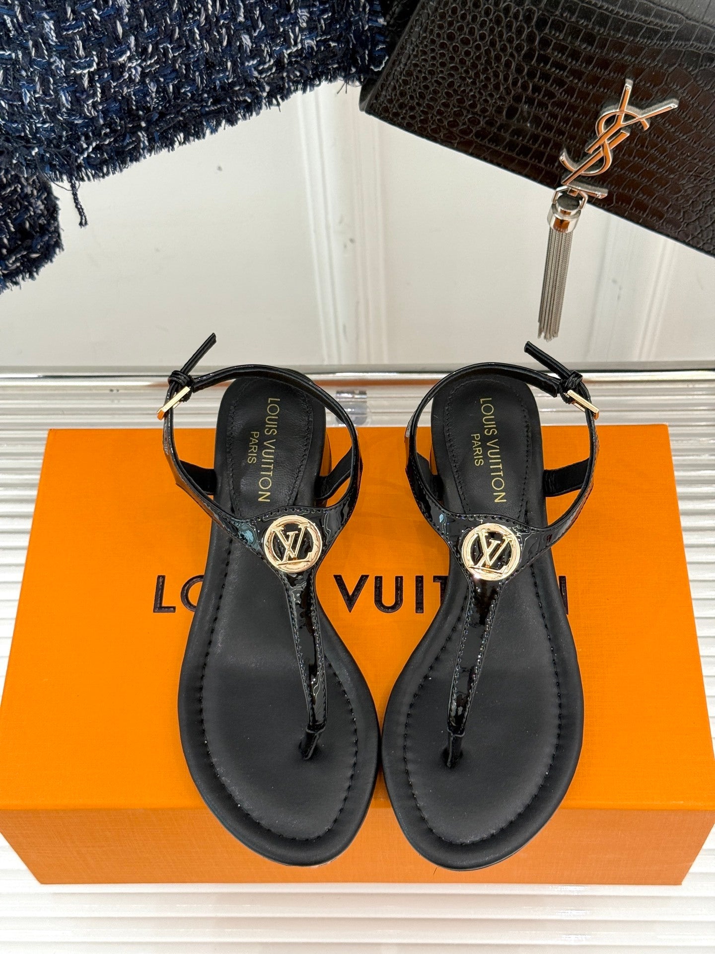 PATENT T-STRAP MEDALLION SANDALS – BLACK