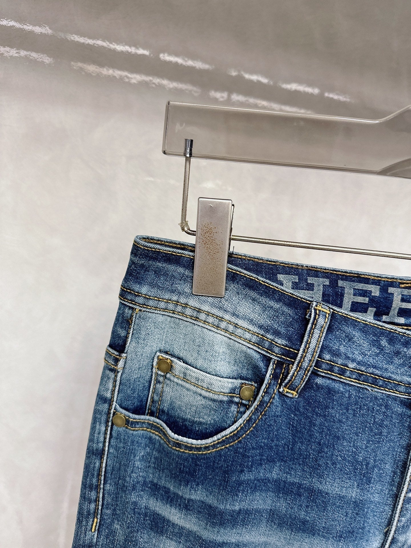 DARK BLUE DENIM JEANS WITH FADED BACK POCKET PRINT