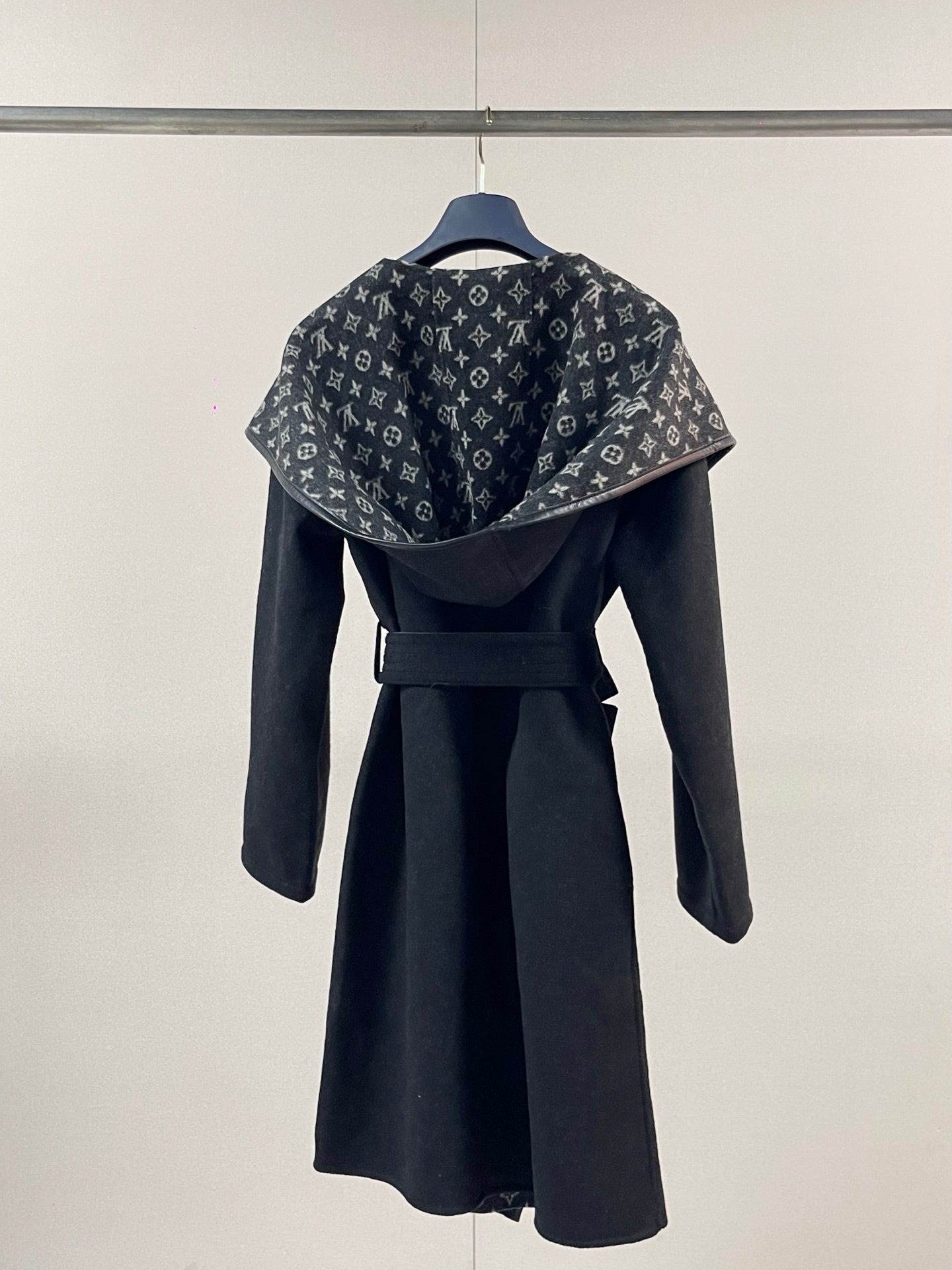 BELTED PATTERNED HOODED COAT
