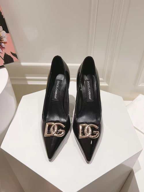 BLACK PATENT POINTED TOE HEEL PUMPS