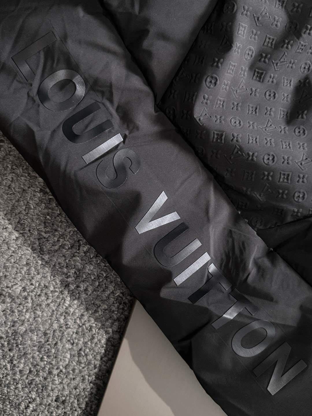 BLACK PADDED PUFFER JACKET WITH HOOD