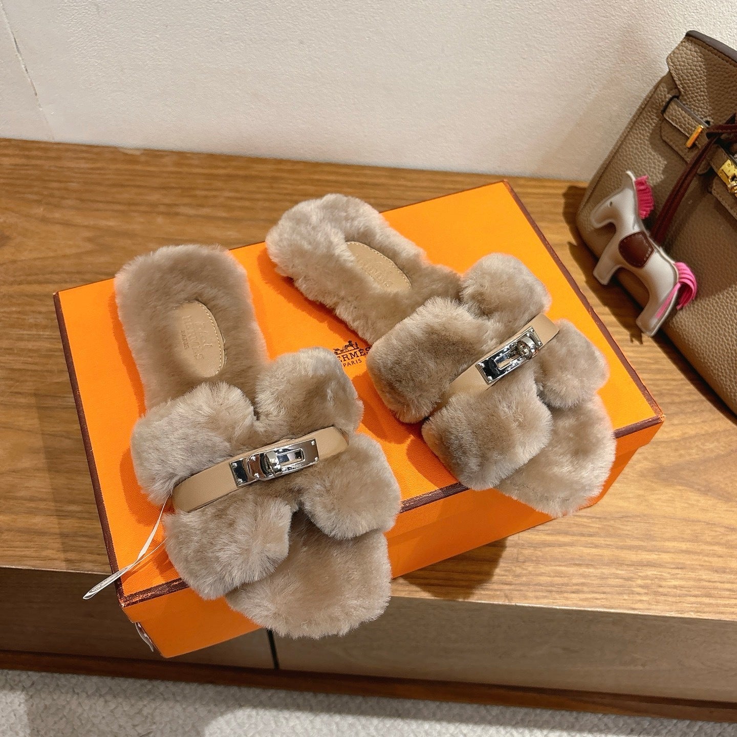 BEIGE FAUX FUR MULE SLIPPERS WITH METALLIC DETAIL