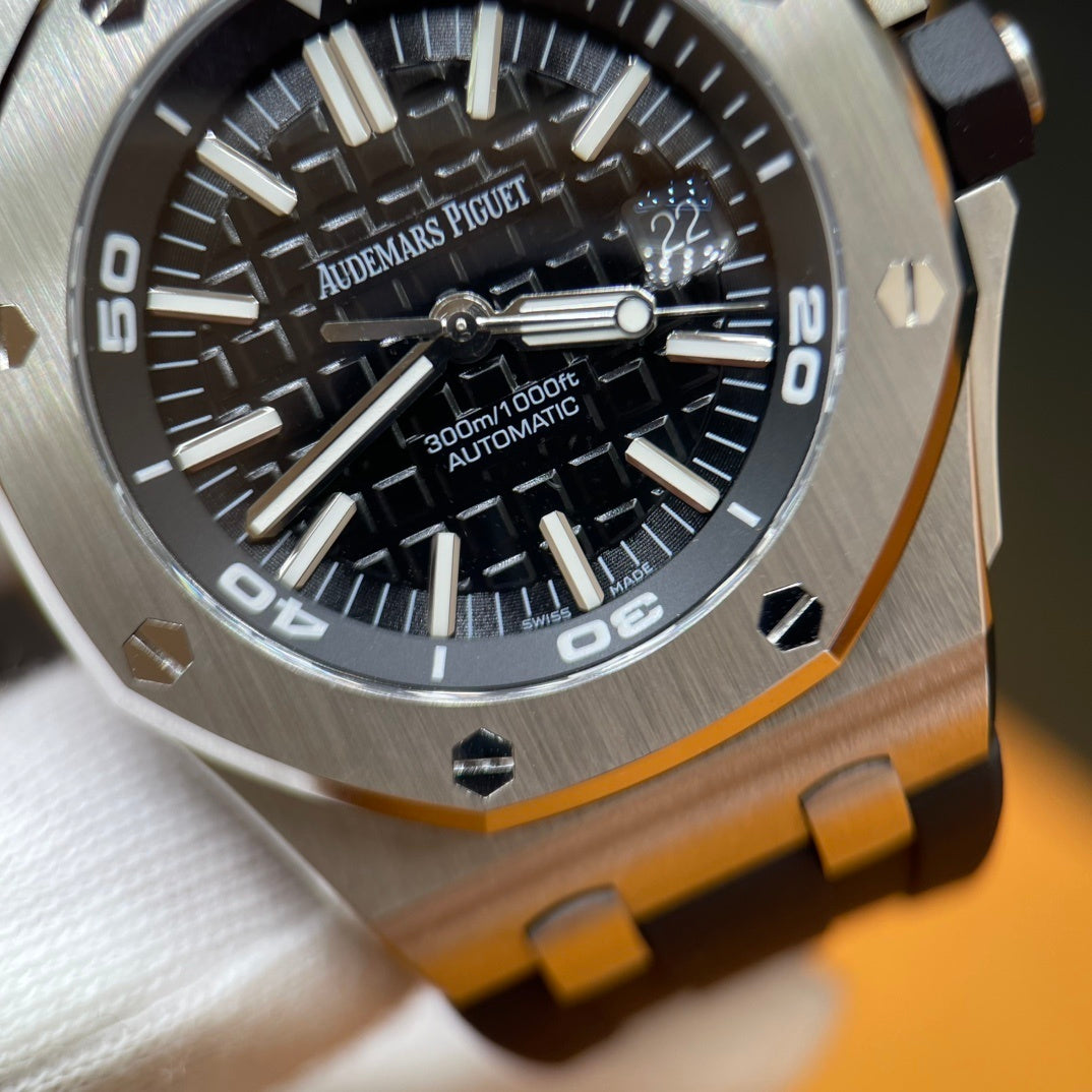 SPORT LUXURY RUBBER STRAP WATCH