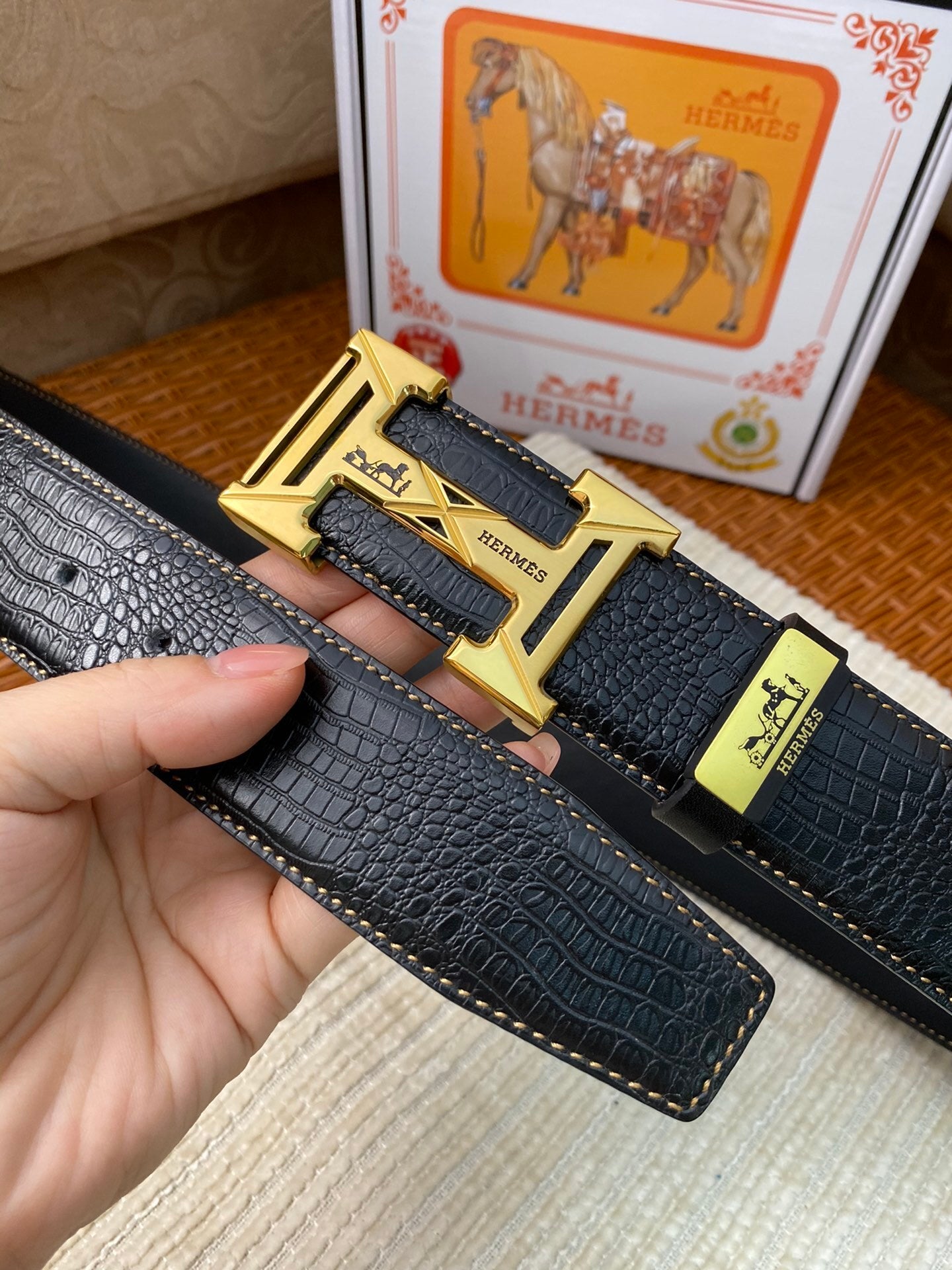 TEXTURED LEATHER BELT – GOLD BUCKLE EDITION