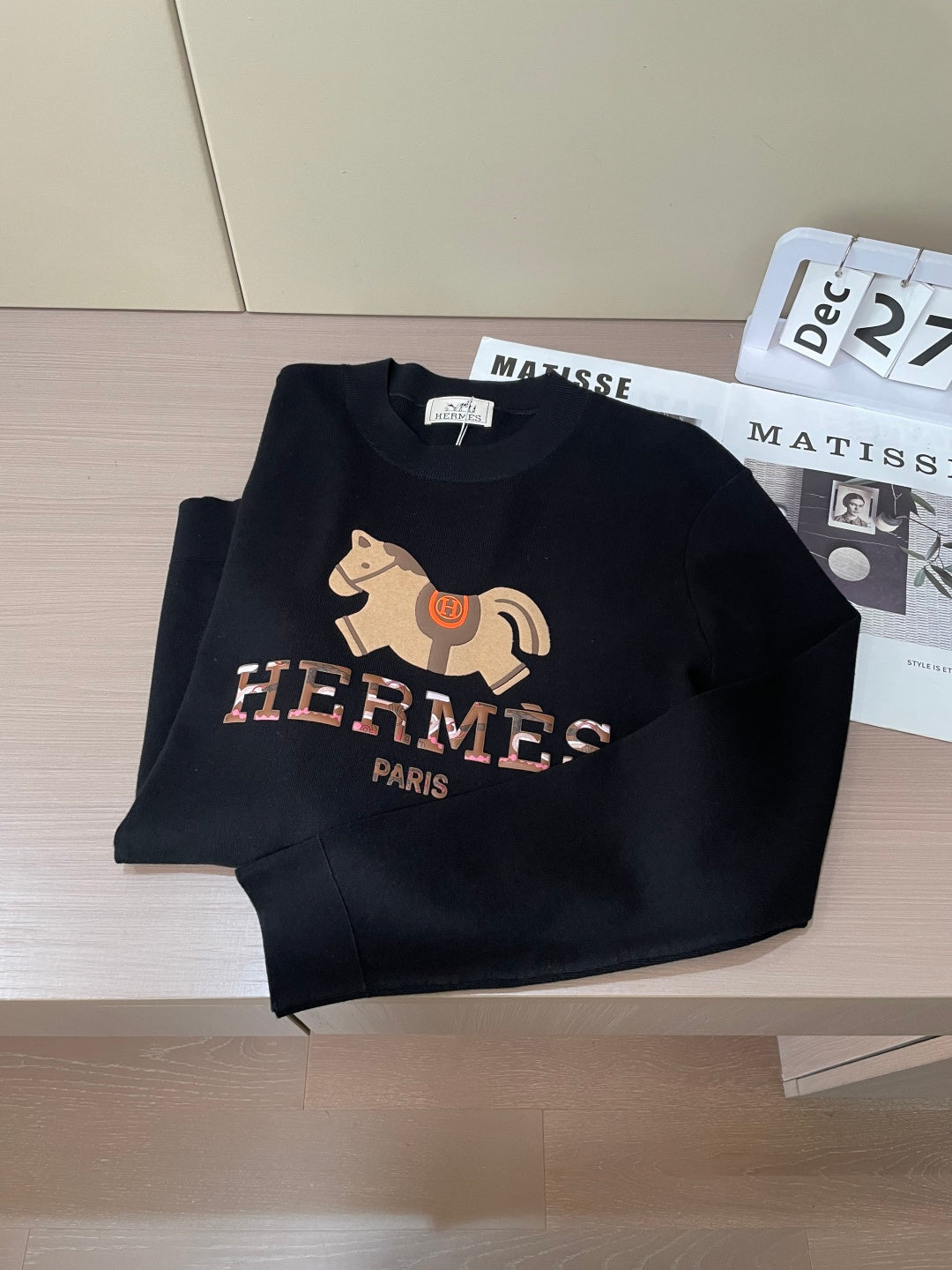 BLACK LOGO CREWNECK SWEATER