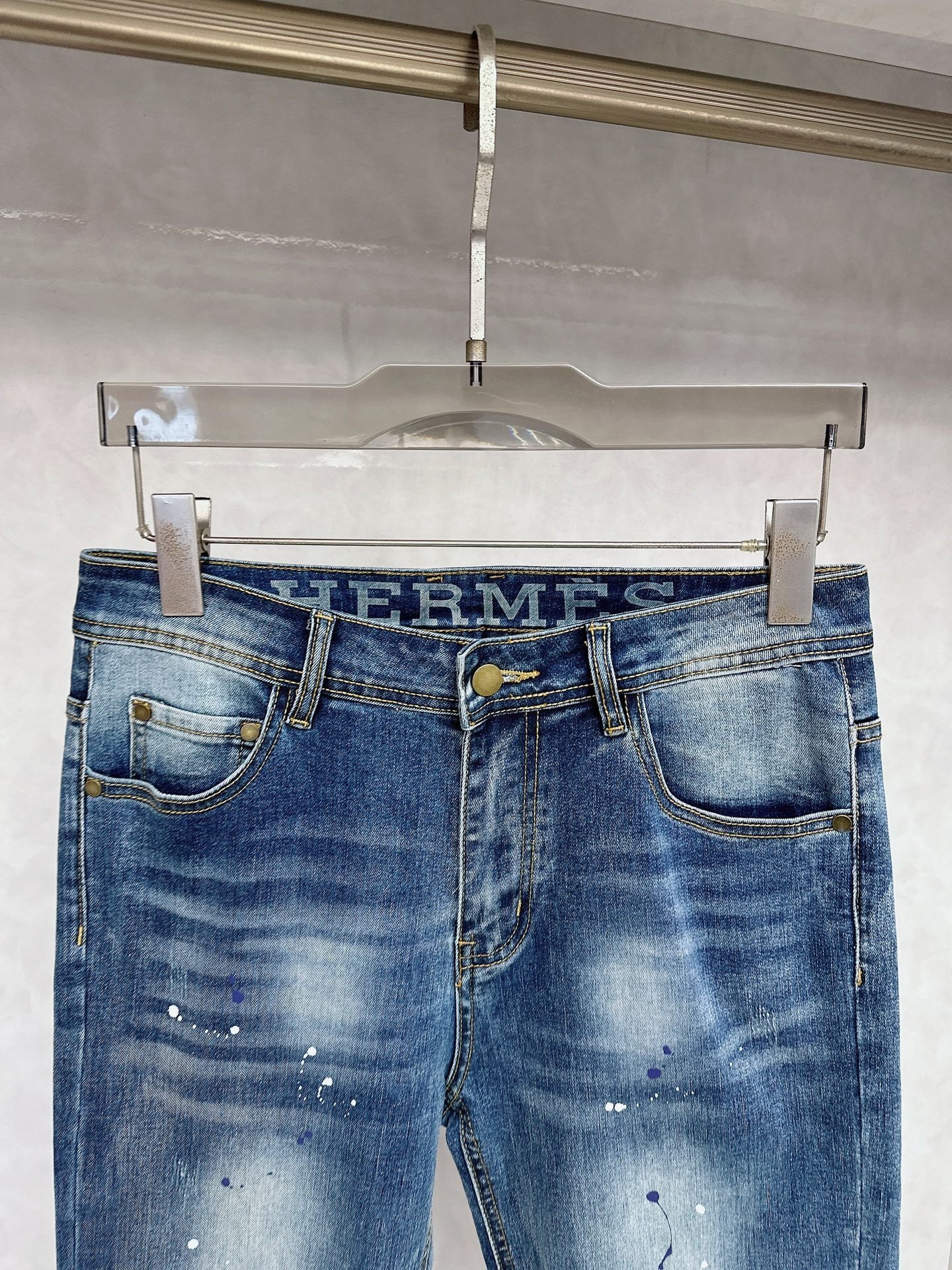 DARK BLUE DENIM JEANS WITH FADED BACK POCKET PRINT