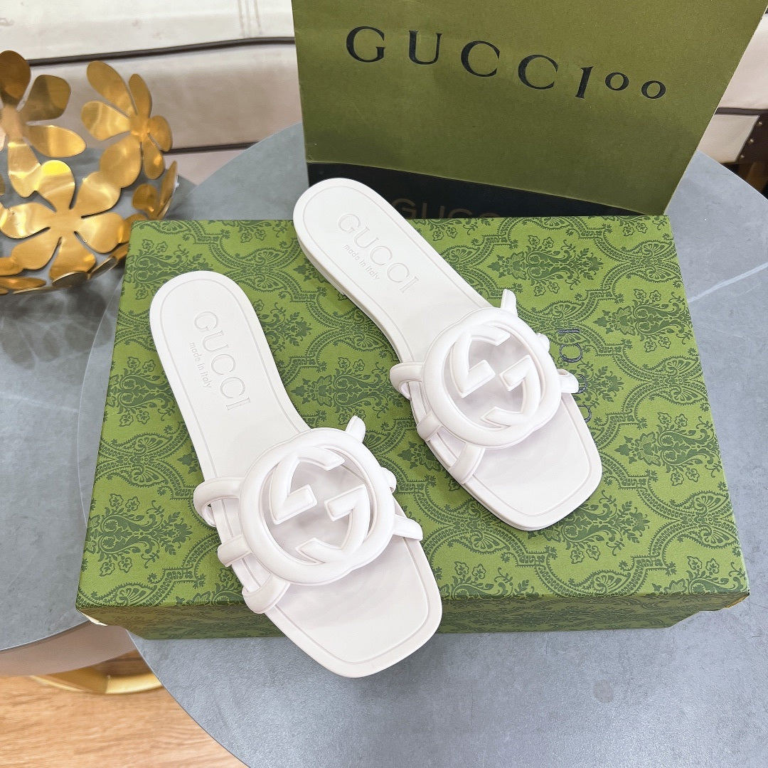 MINIMALIST WHITE SLIDES WITH STATEMENT EMBLEM