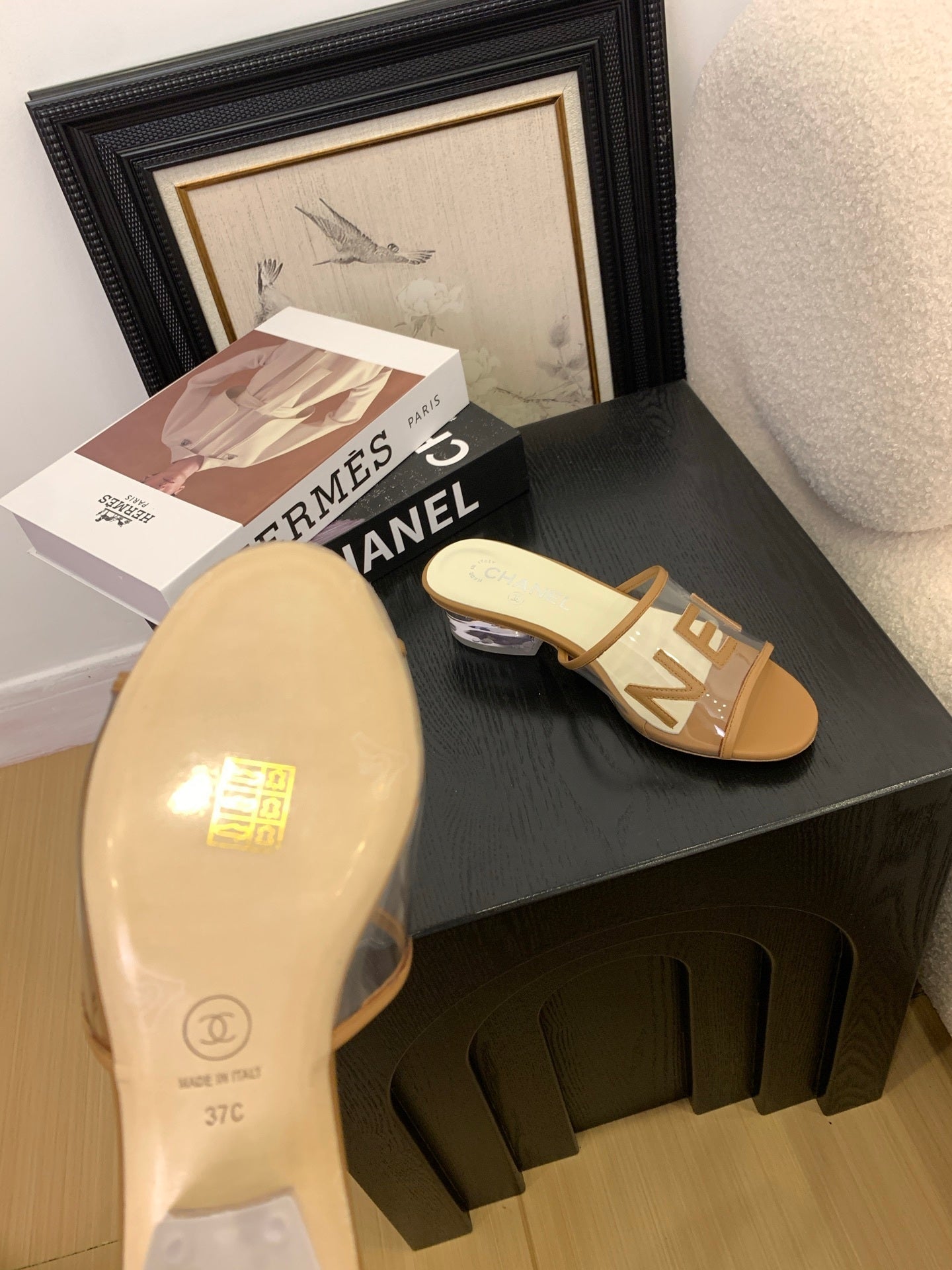 CLEAR LOGO STRAP FLAT SLIDES – TAN