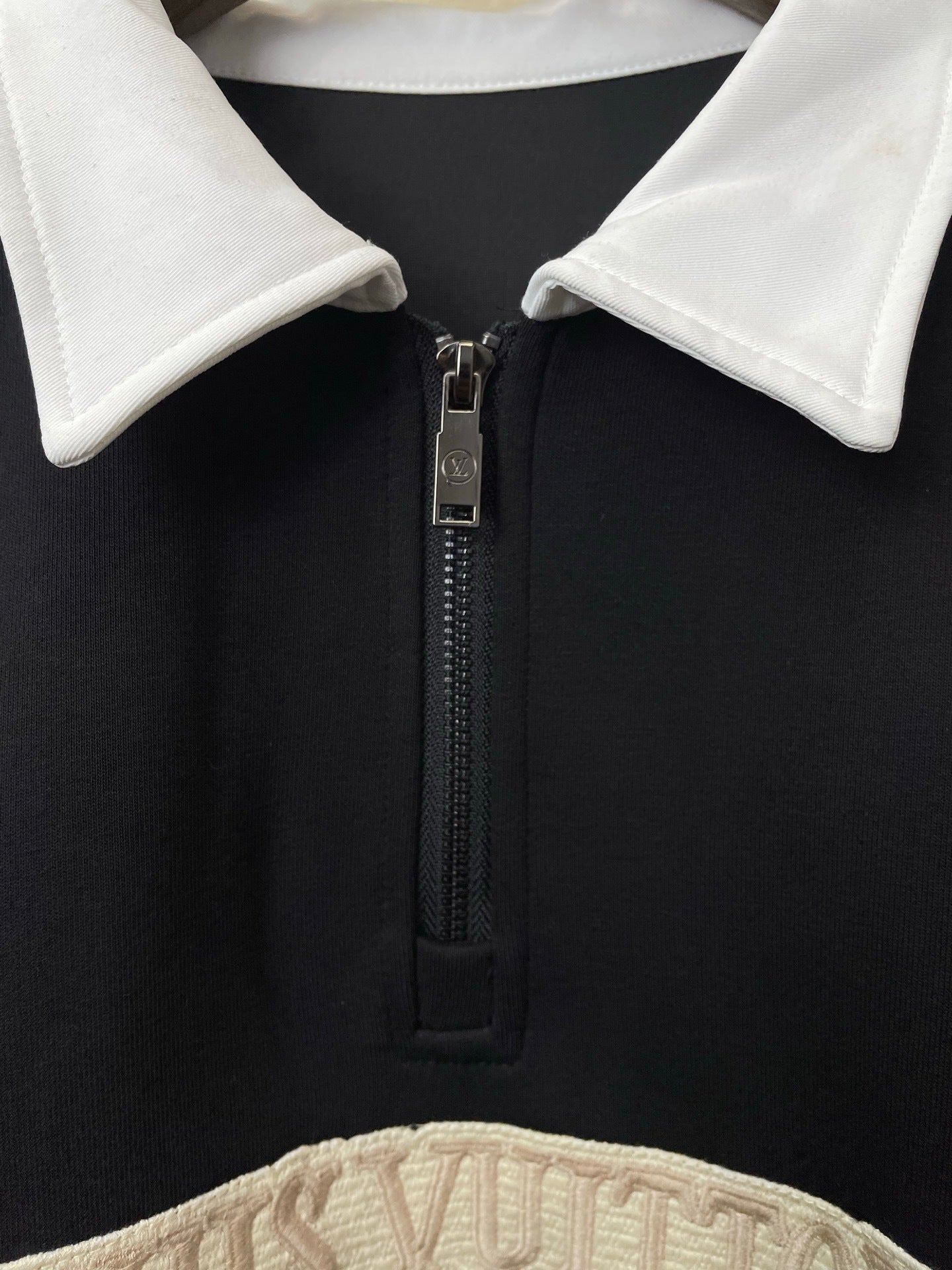 TWO-PIECE ZIP COLLAR SWEAT SET WITH CONTRAST DETAILS