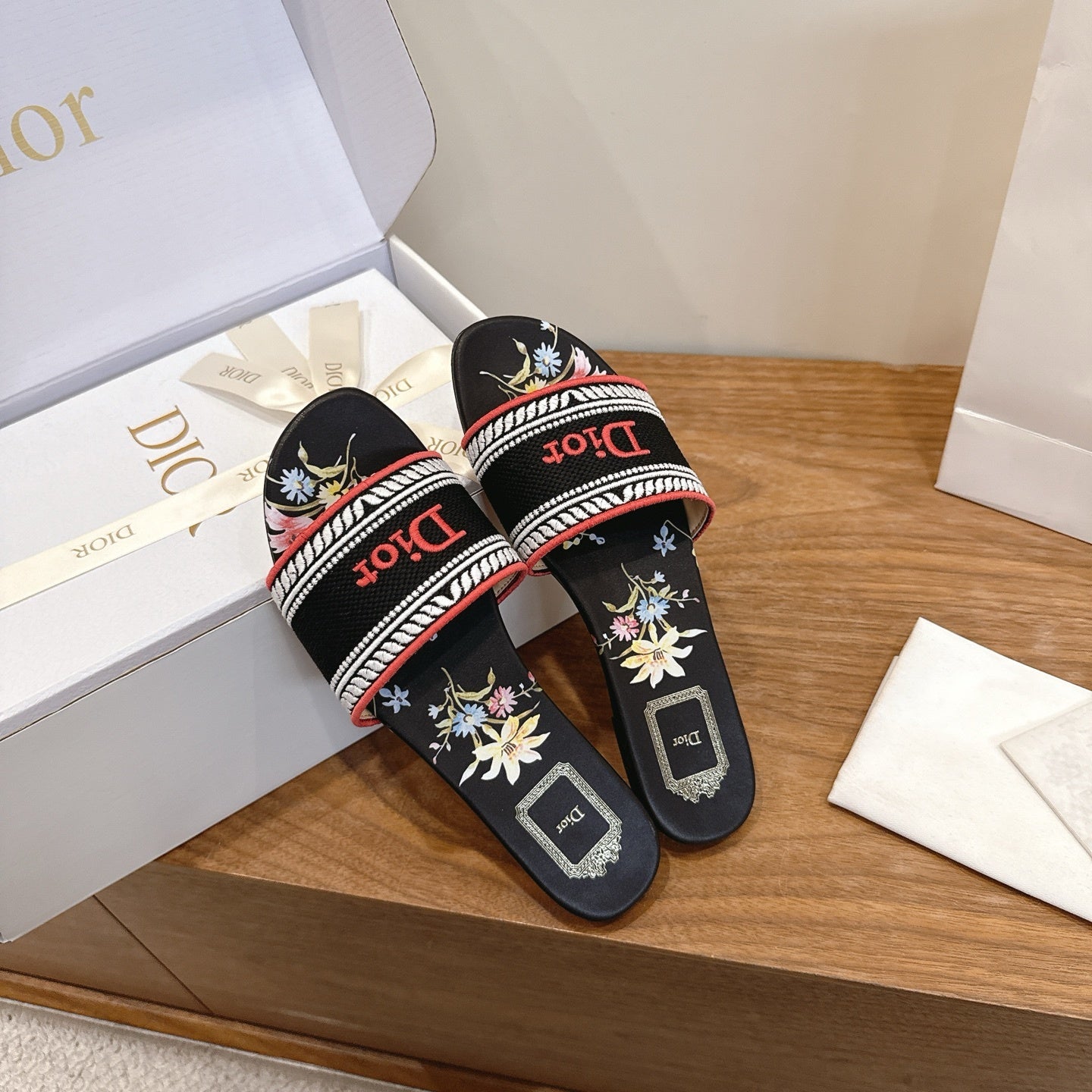 BLACK FLORAL LOGO STRAP SLIDE SANDALS