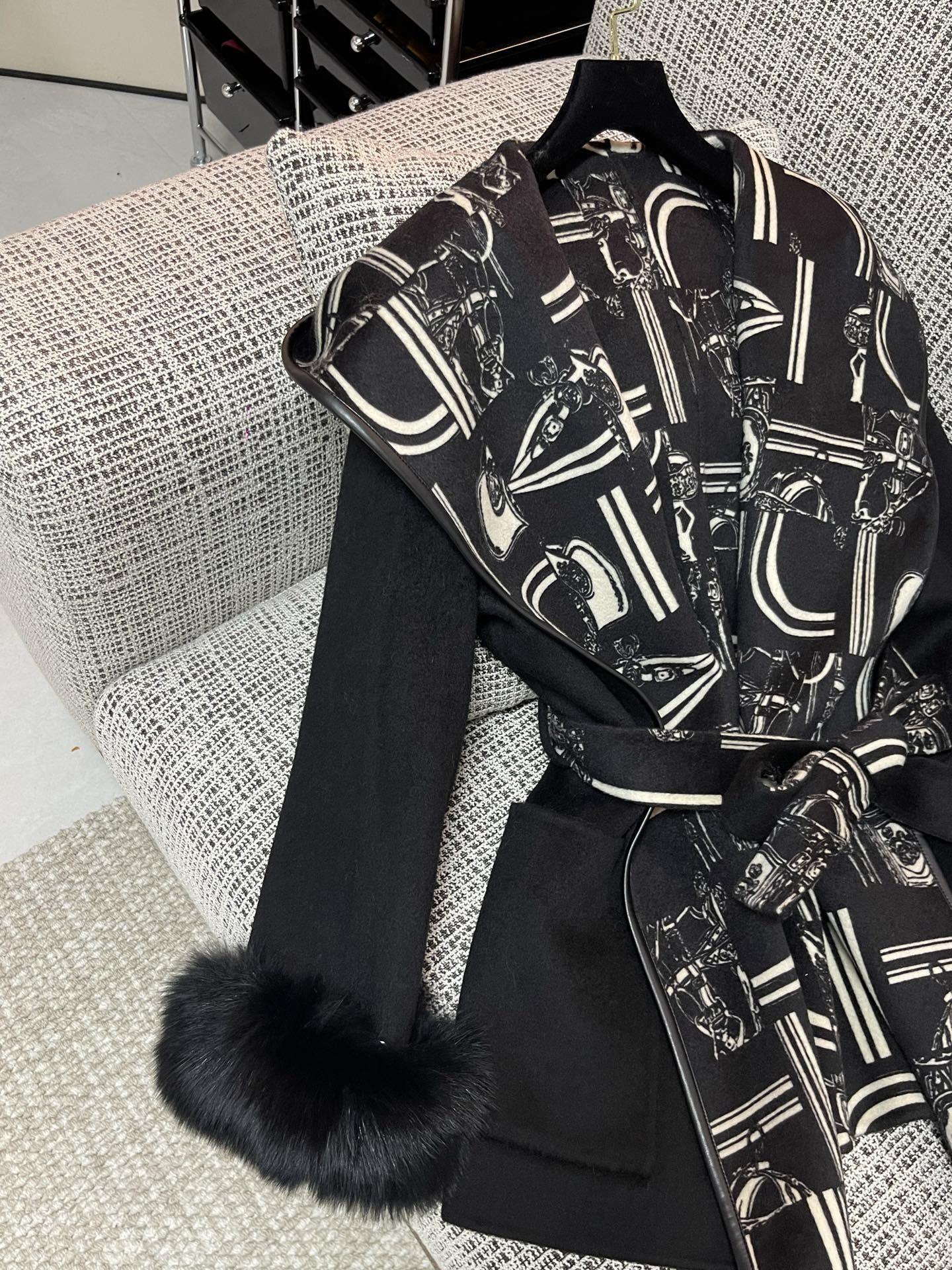 LUXURY BLACK COAT WITH GRAPHIC PRINT LAPELS & FUR CUFFS