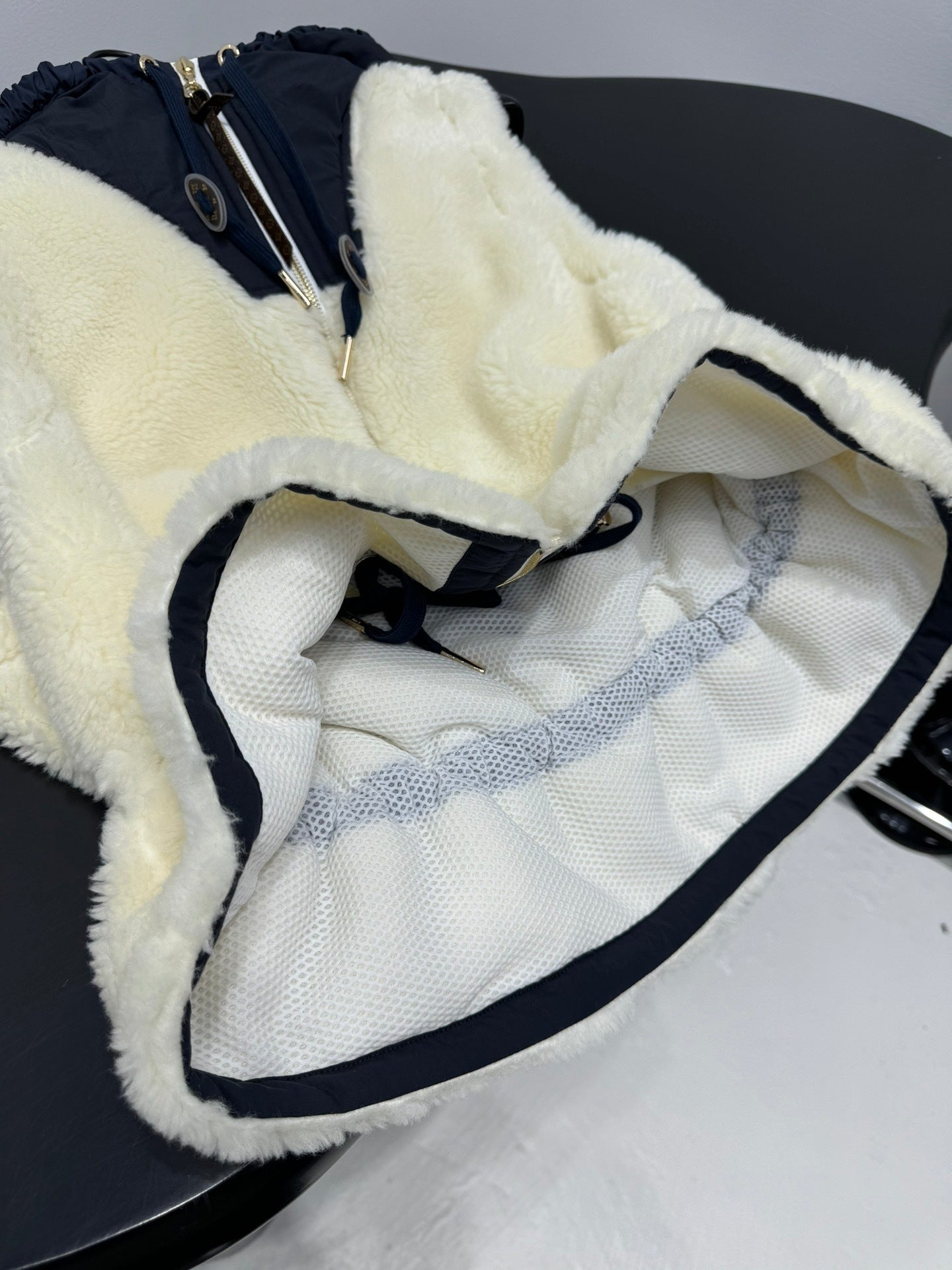 HOODED SHERPA ZIP VEST