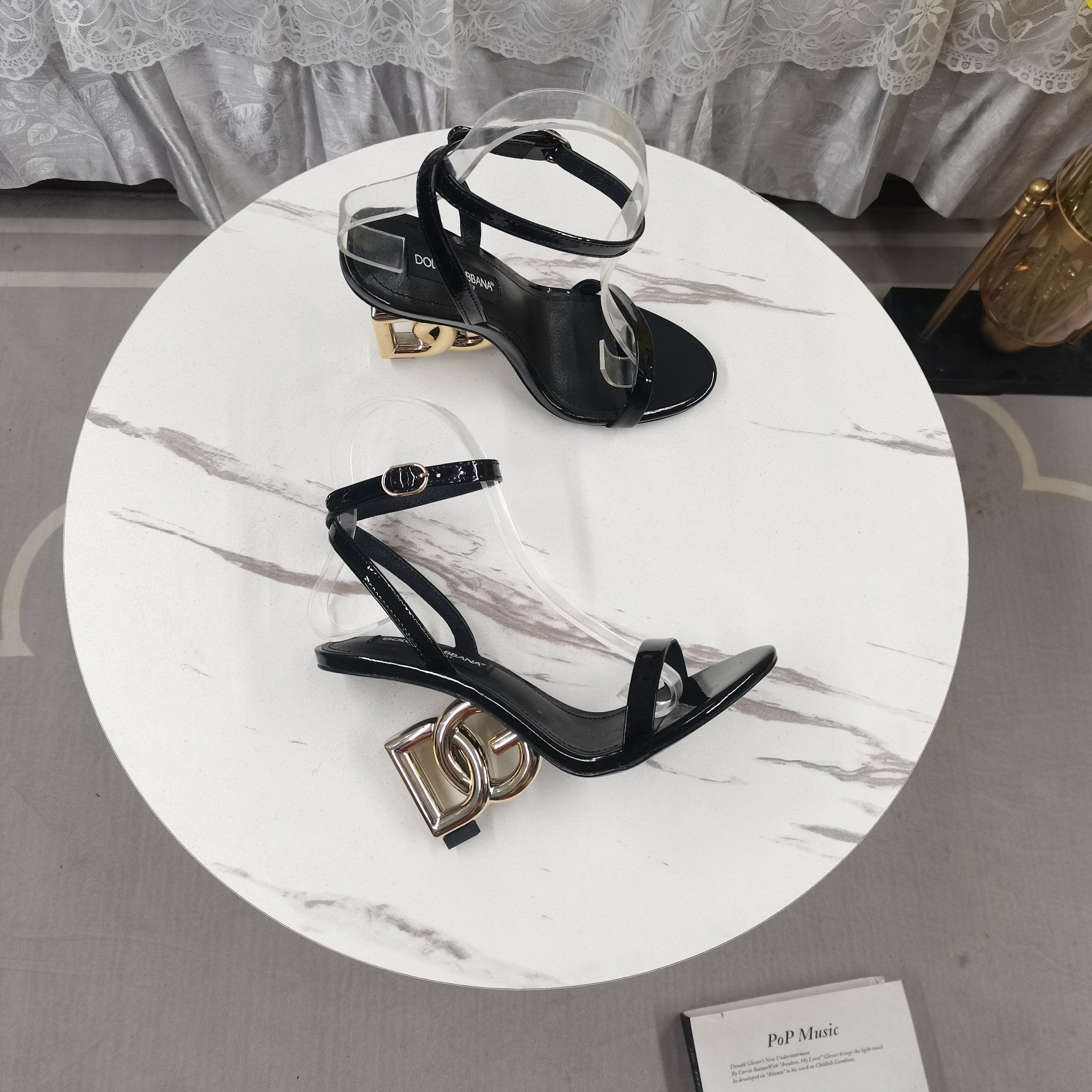 BLACK PATENT LOGO HEEL SANDALS