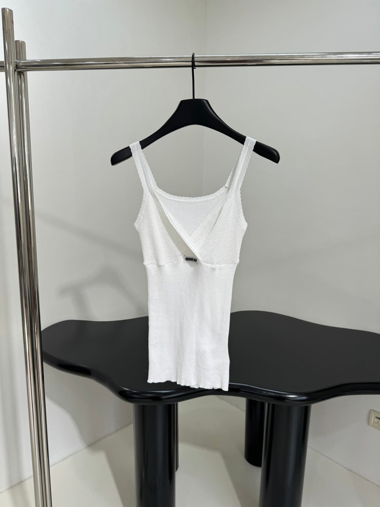 RIBBED KNIT CAMI TOP