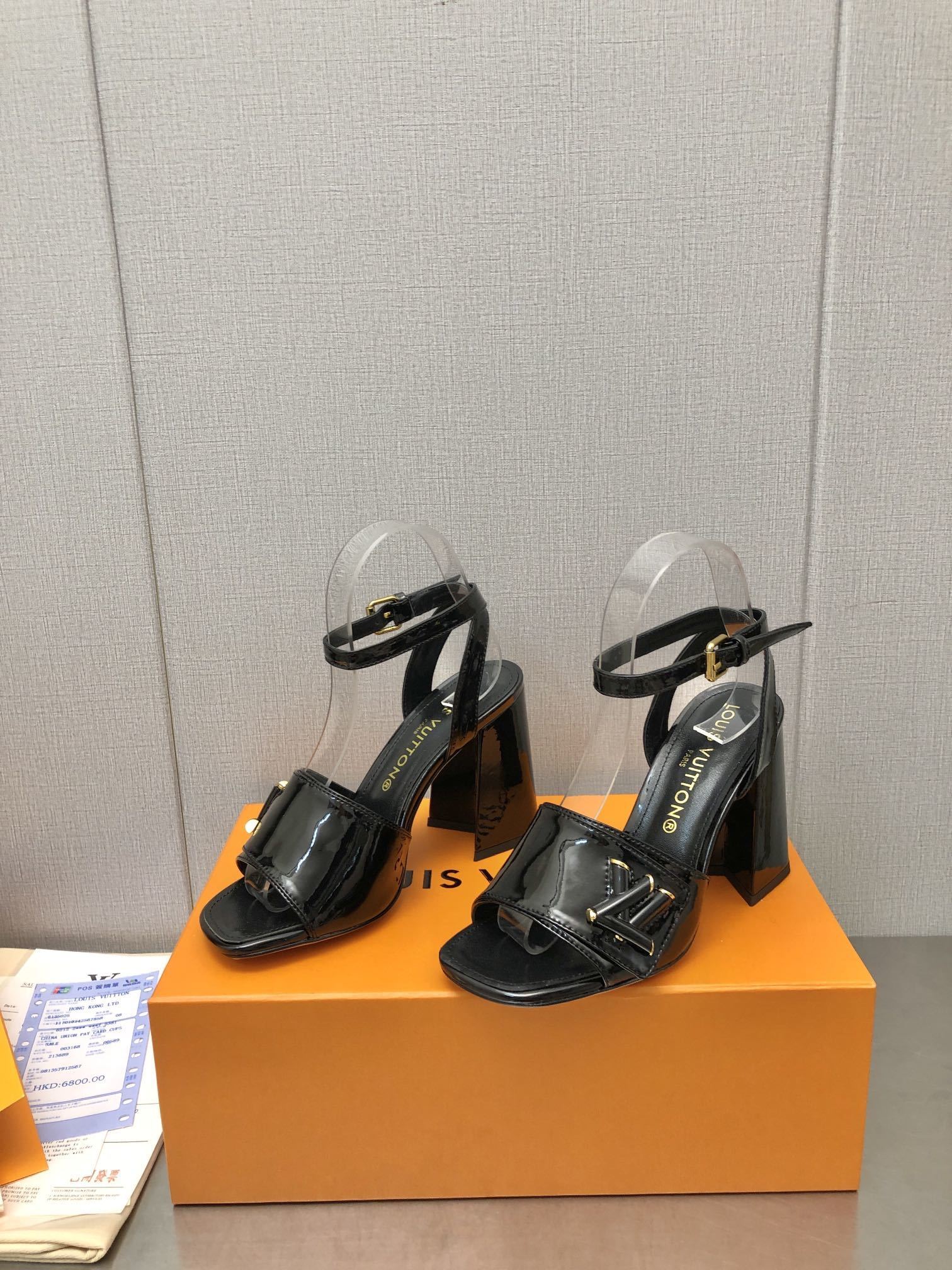 PATENT STRAP BLOCK HEEL SANDALS