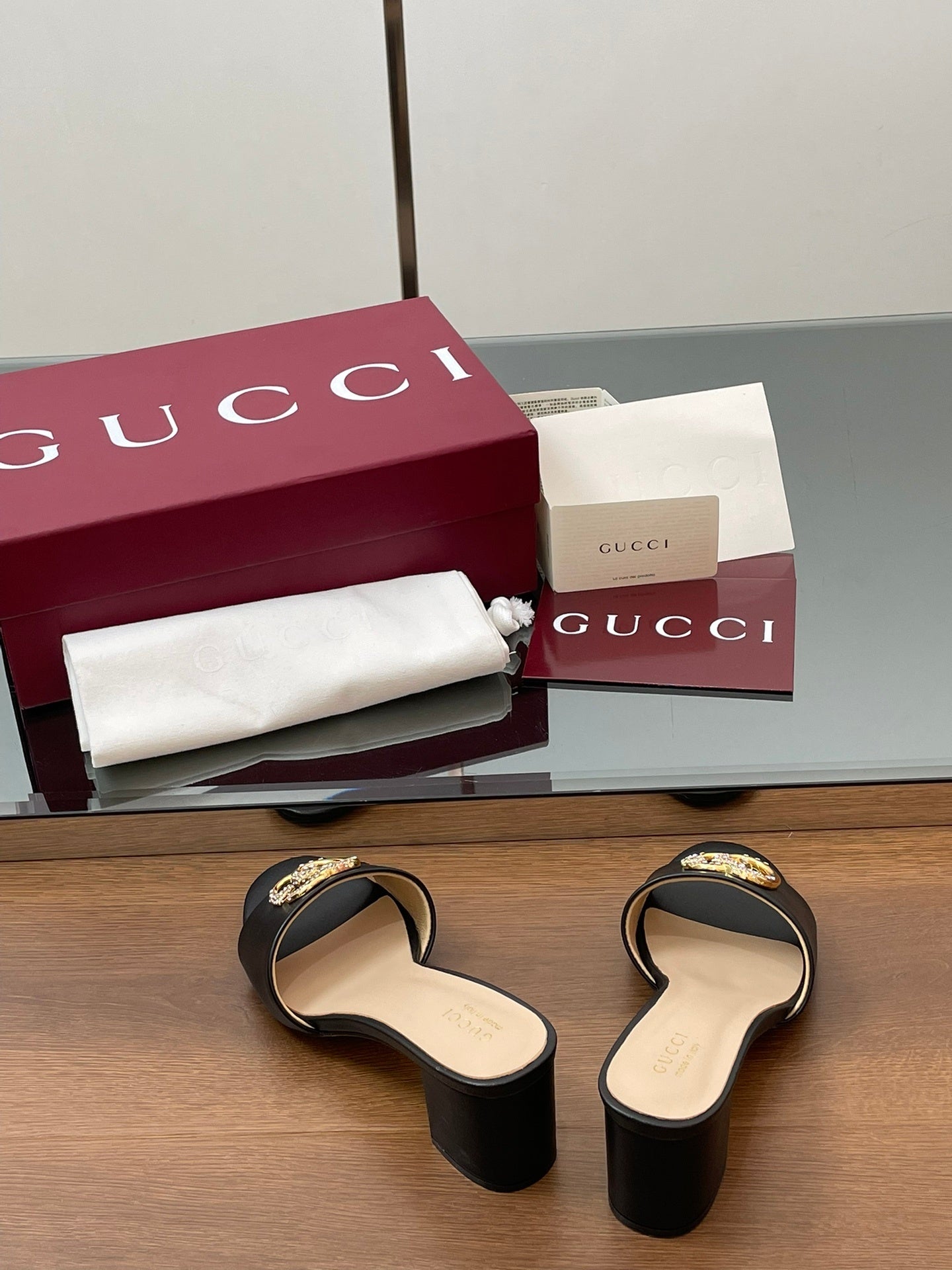 BLACK MID-HEEL METALLIC LOGO SLIDES