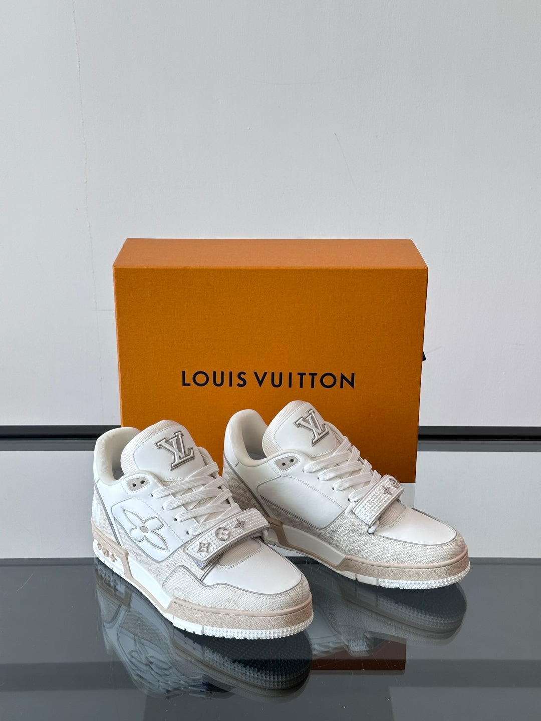 WHITE CHUNKY SNEAKERS