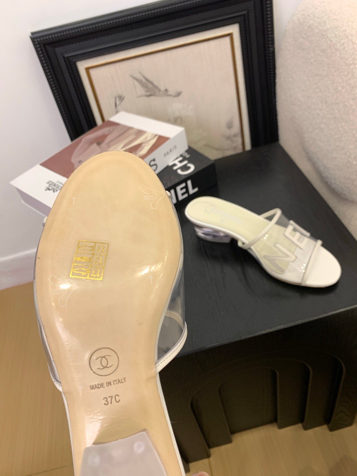 CLEAR LOGO STRAP FLAT SLIDES – WHITE